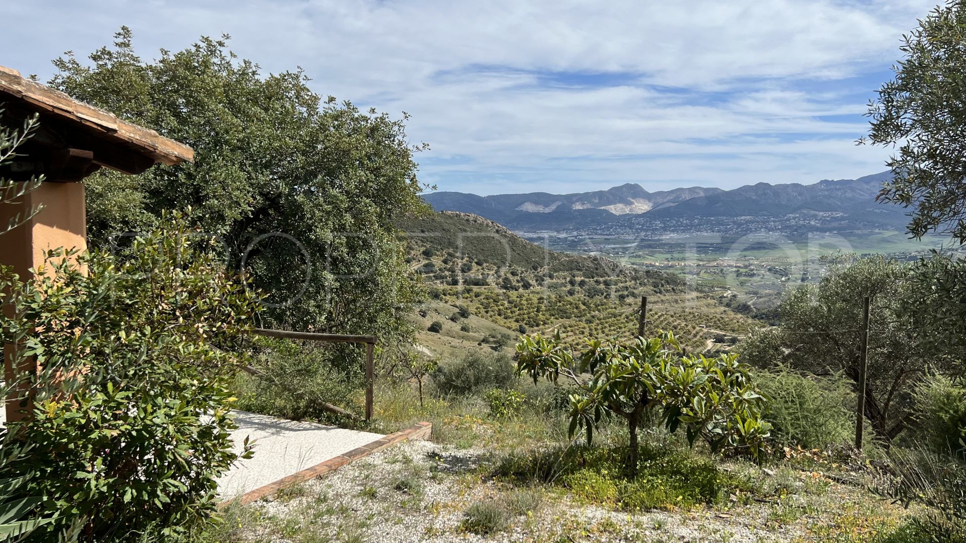 Finca de 2 dormitorios en venta en Cartama