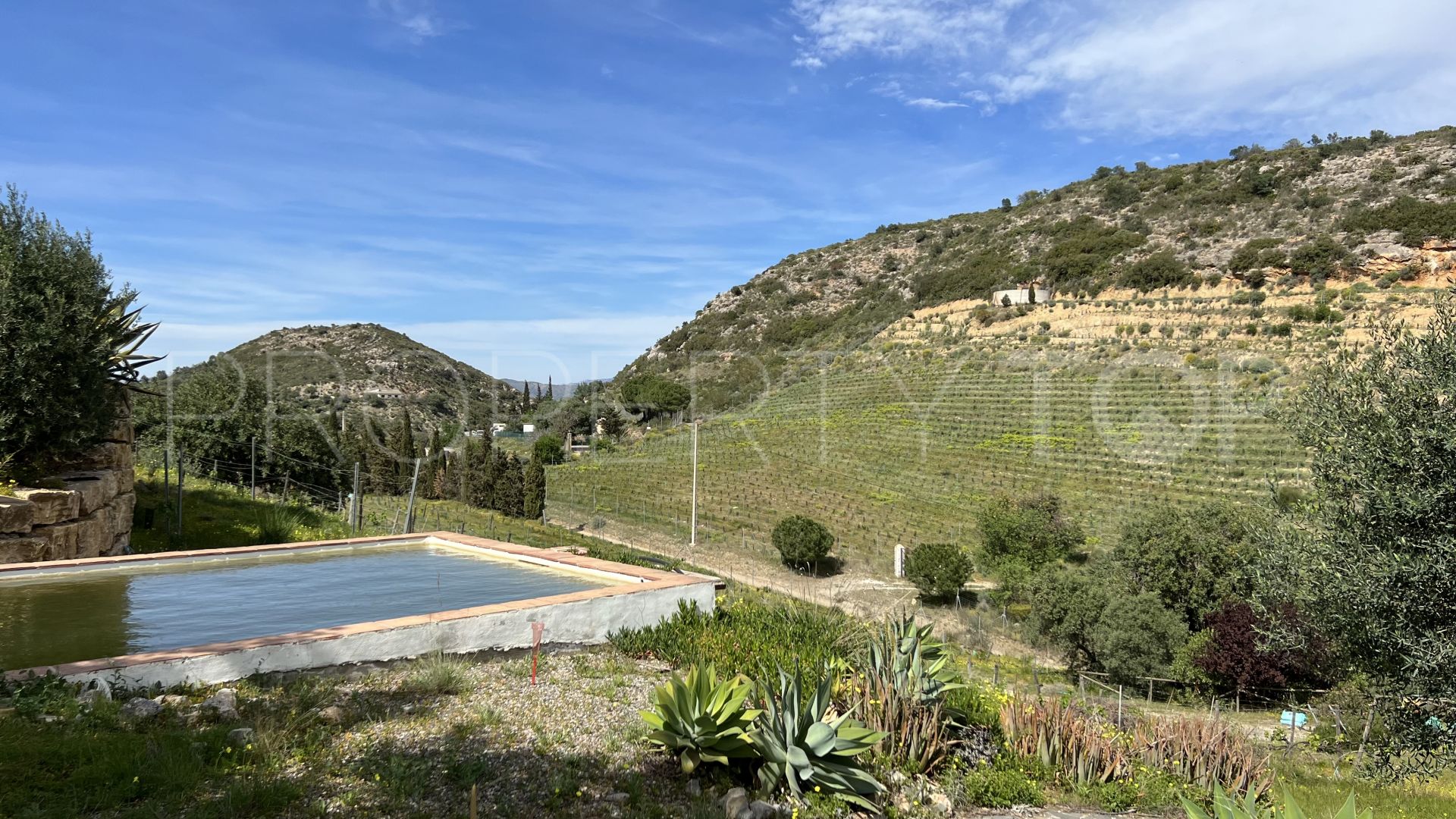 Finca de 2 dormitorios en venta en Cartama