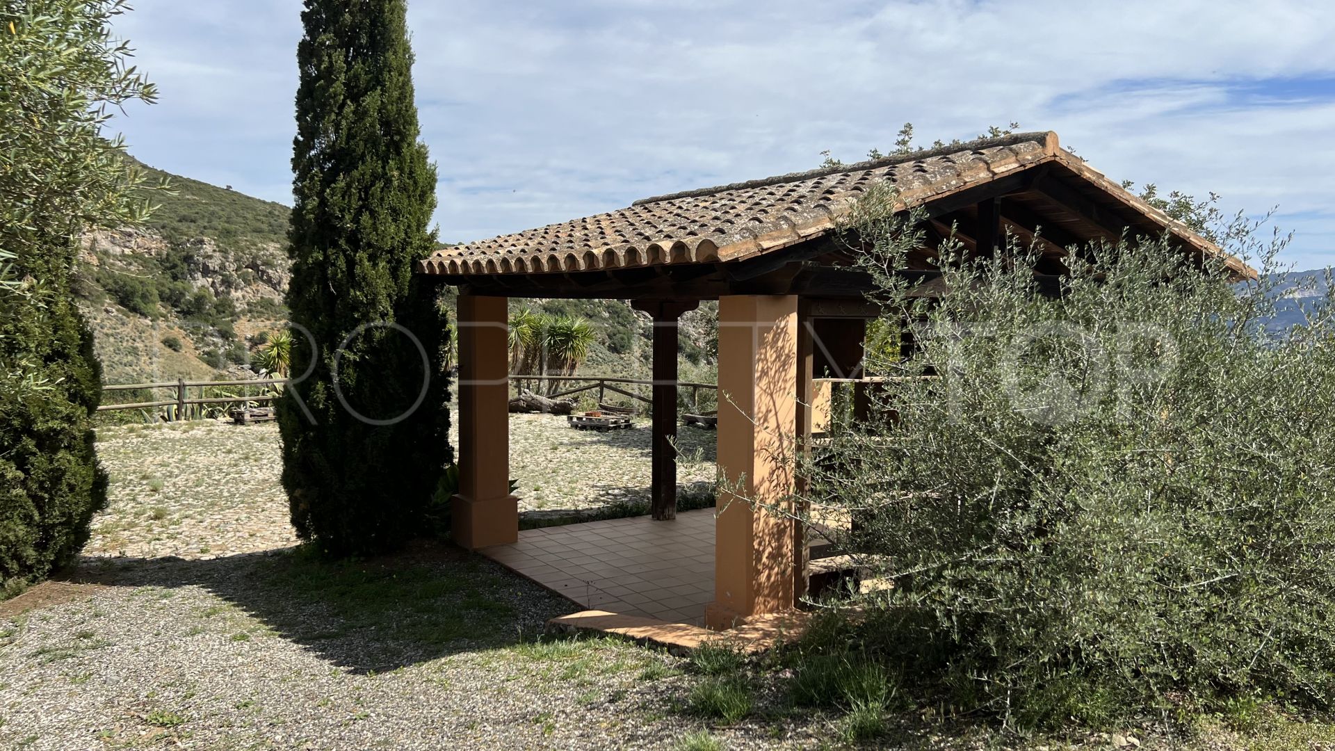 Finca de 2 dormitorios en venta en Cartama