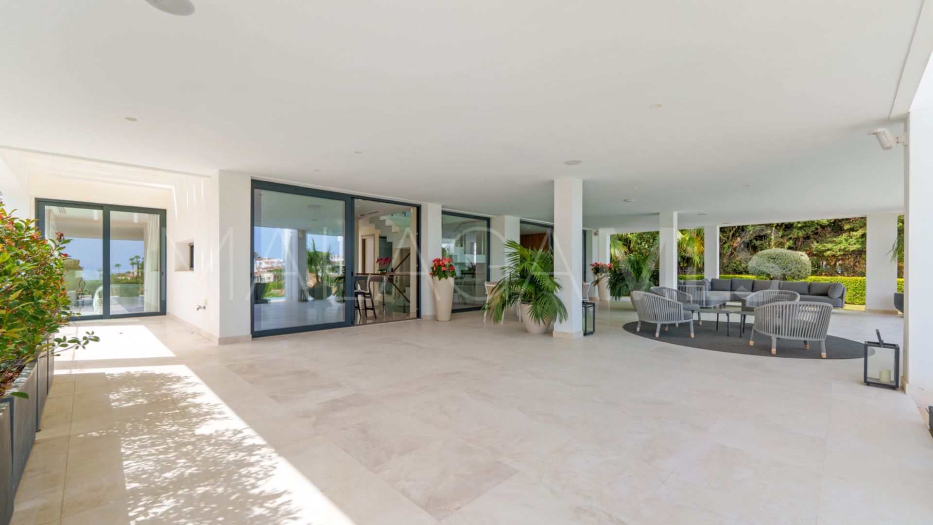 Villa for sale in Nueva Andalucia