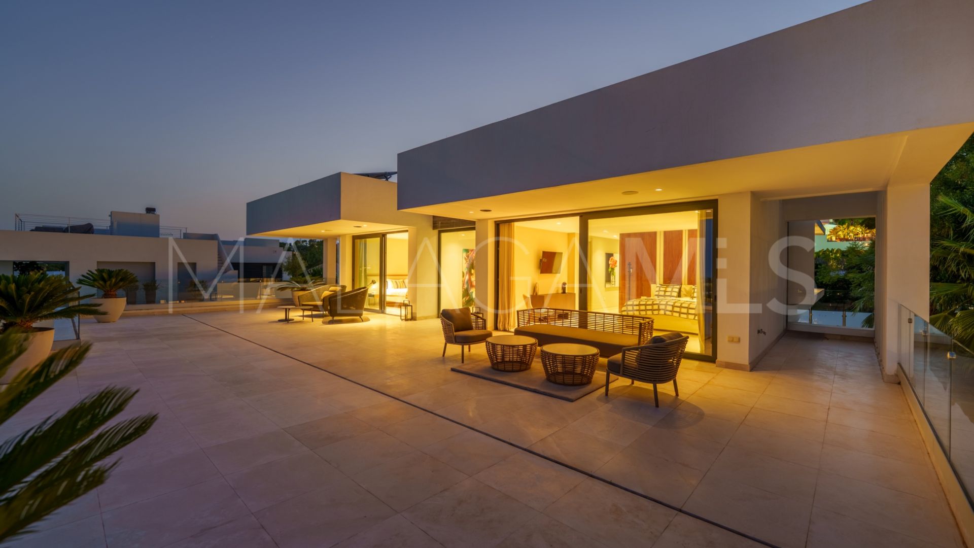 Villa for sale in Nueva Andalucia