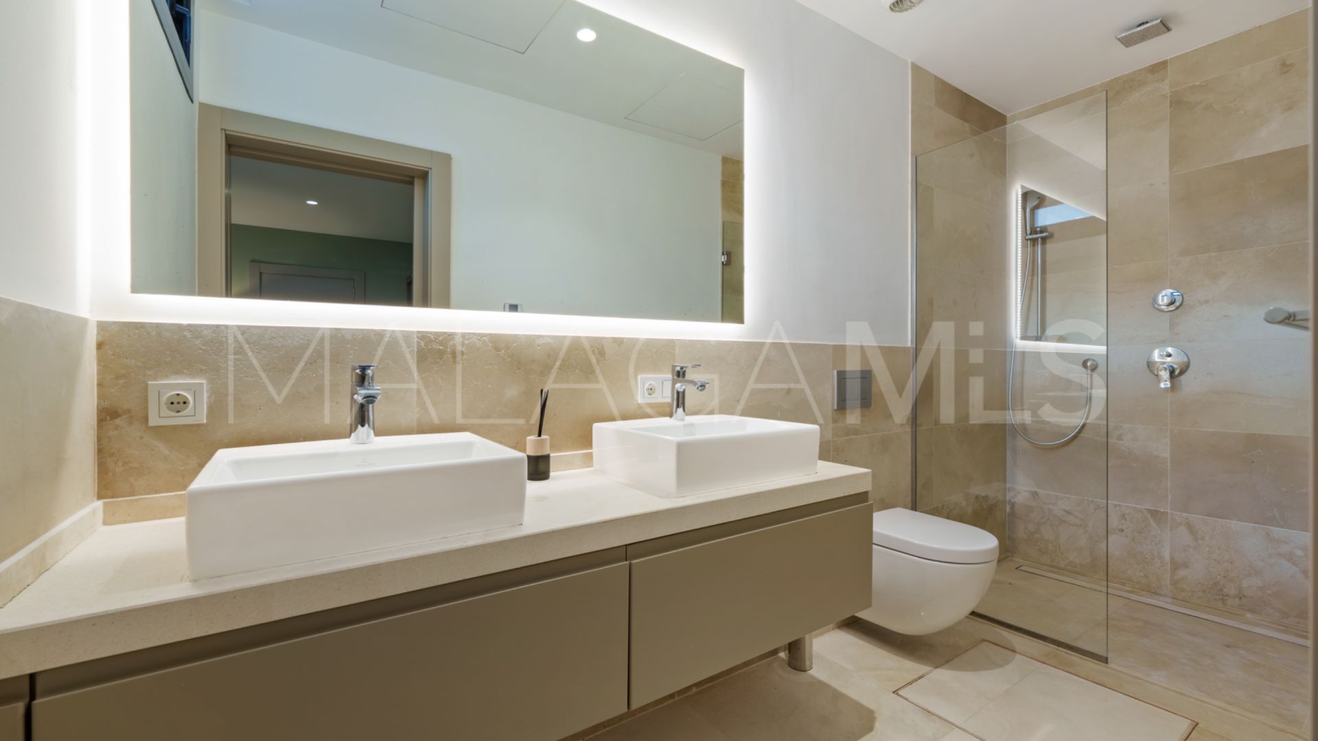 Villa for sale in Nueva Andalucia