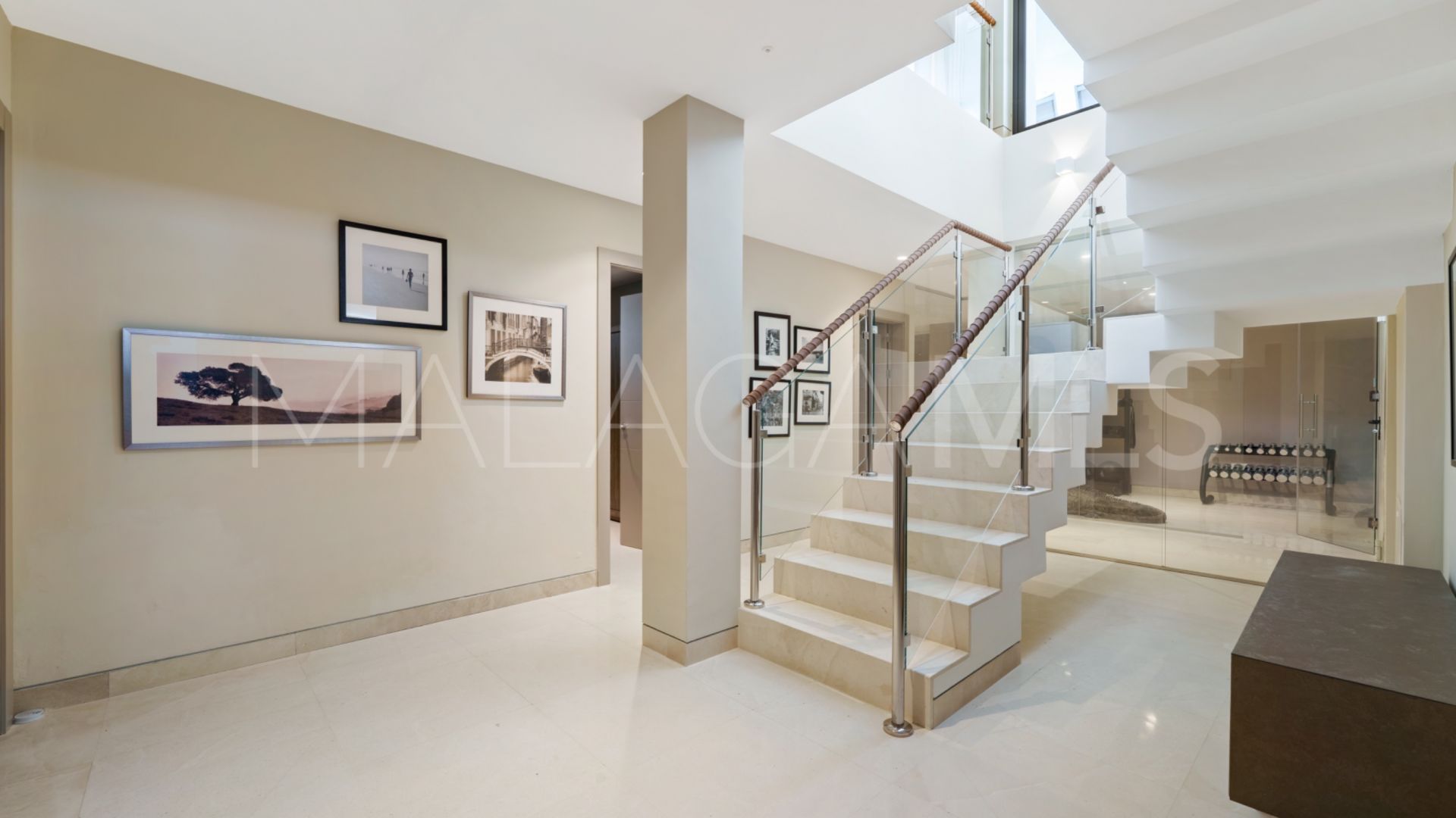 Villa for sale in Nueva Andalucia