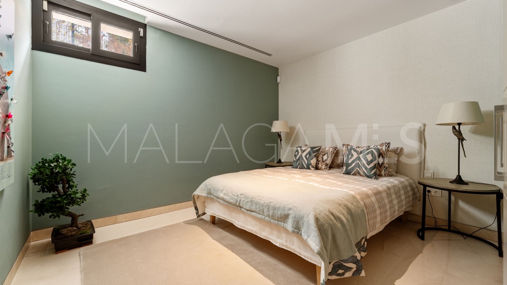 Villa for sale in Nueva Andalucia