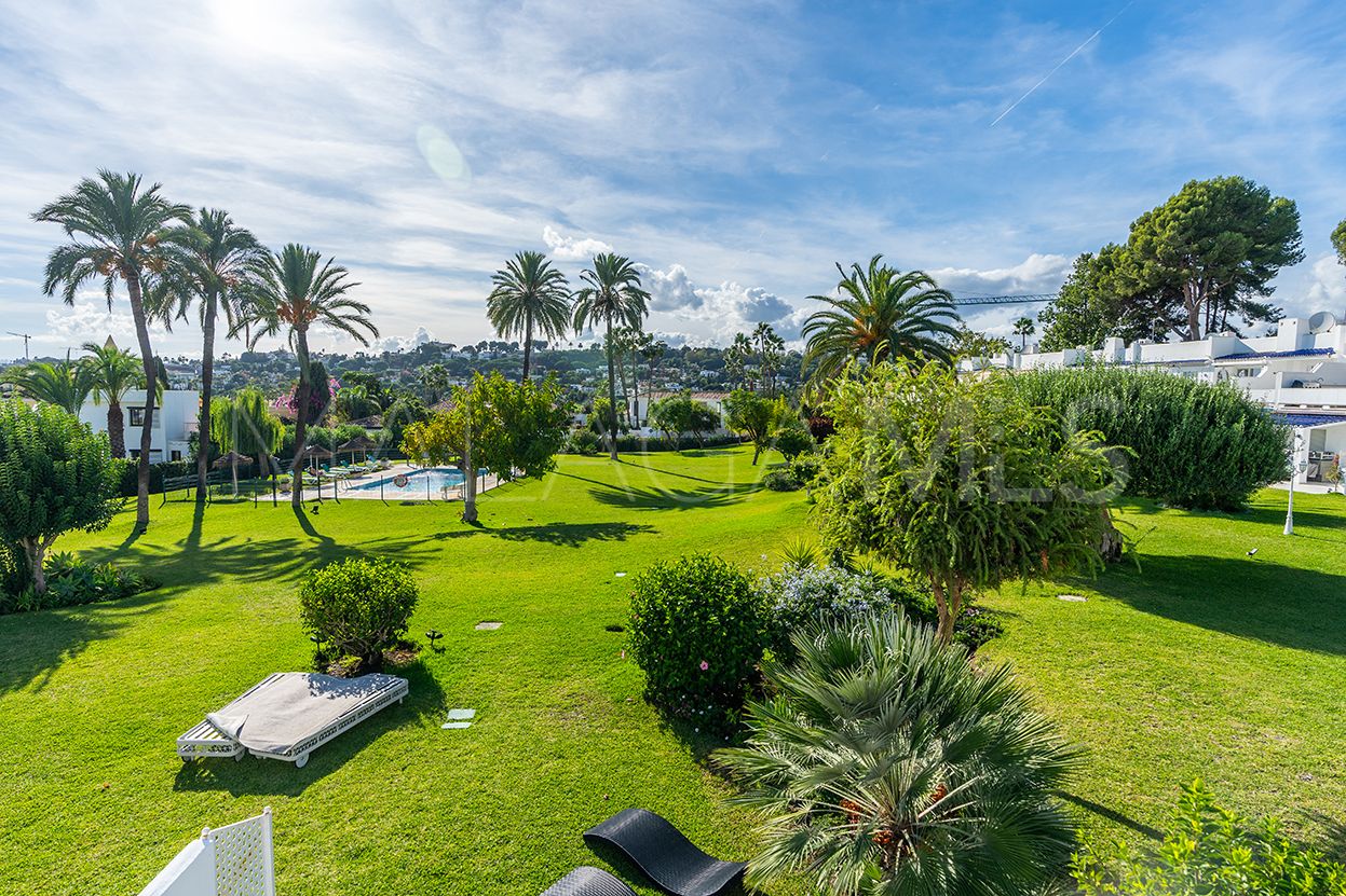 Adosado with 4 bedrooms for sale in La Rinconada