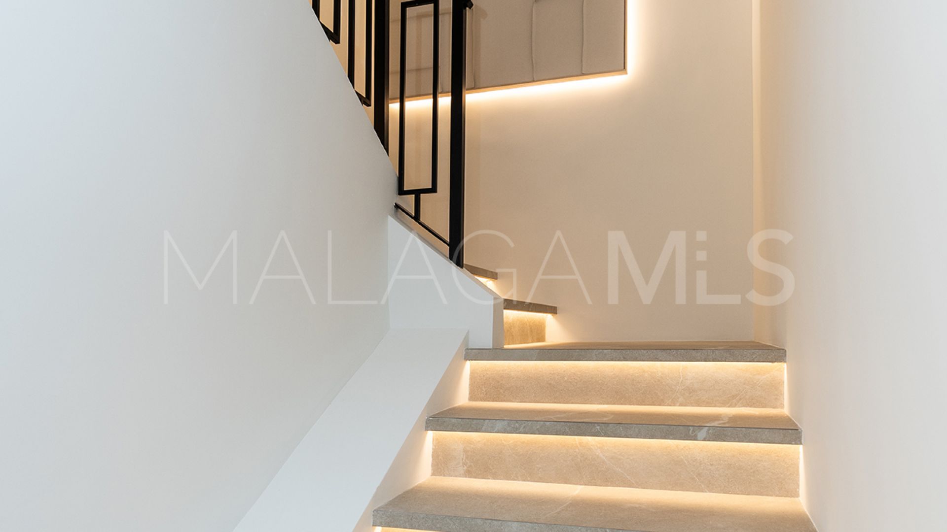 Adosado with 4 bedrooms for sale in La Rinconada