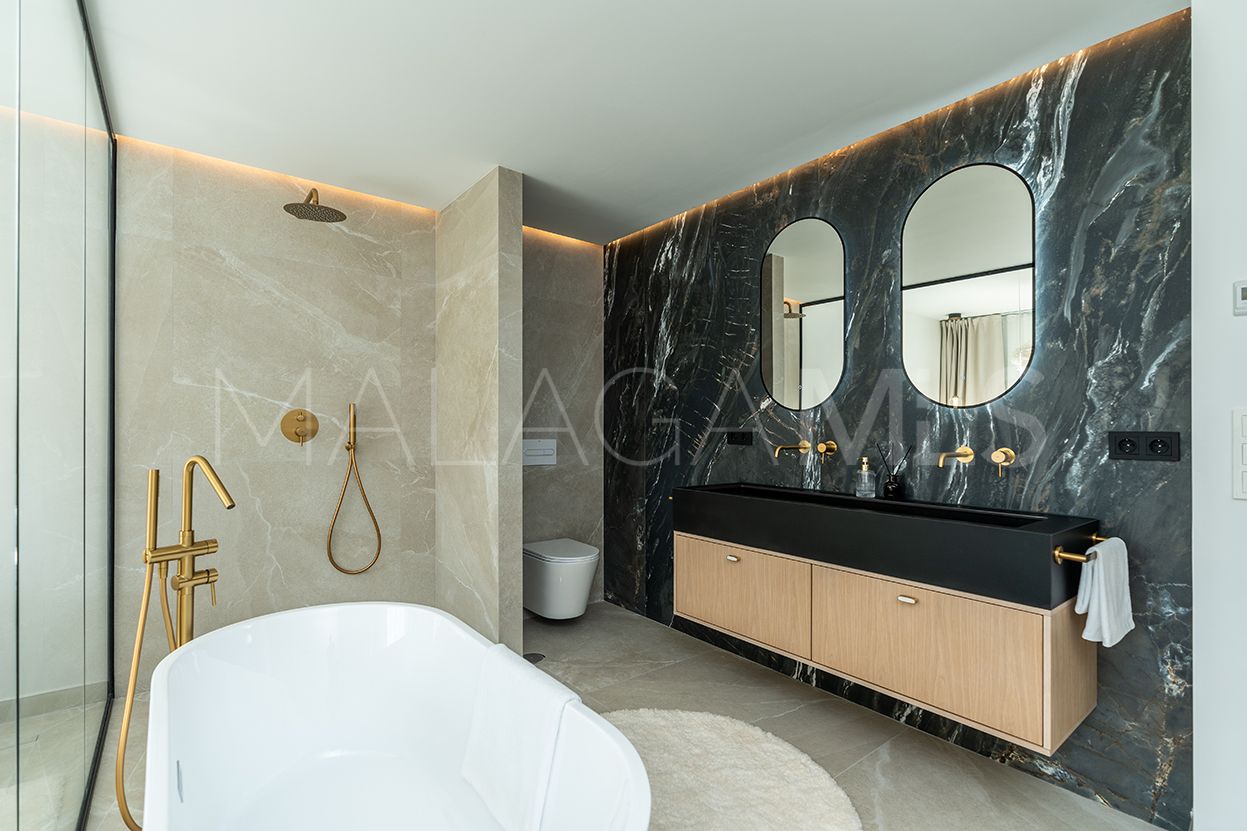 Adosado with 4 bedrooms for sale in La Rinconada