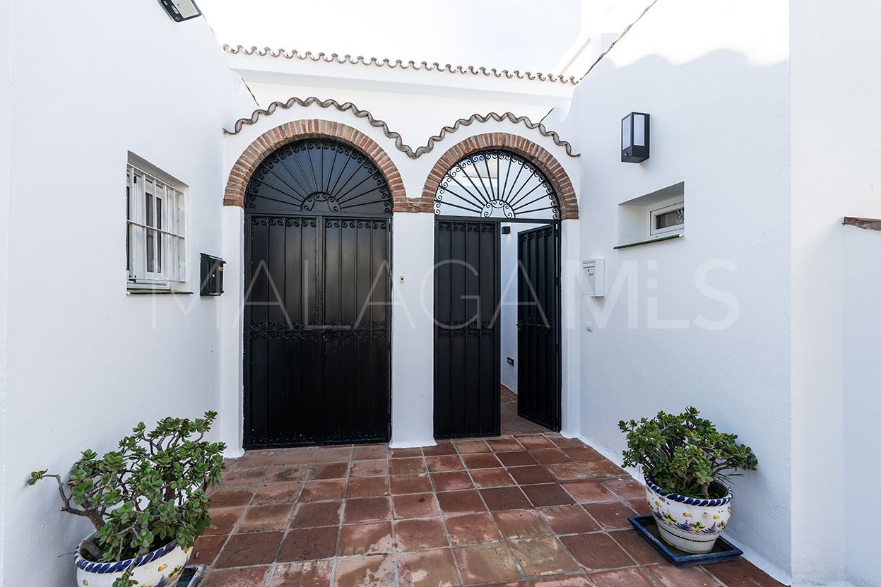 Adosado with 4 bedrooms for sale in La Rinconada