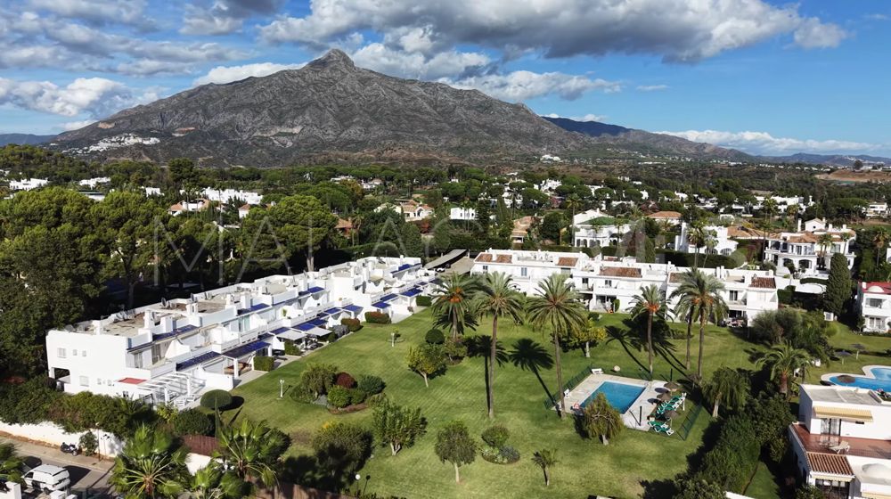 Adosado with 4 bedrooms for sale in La Rinconada