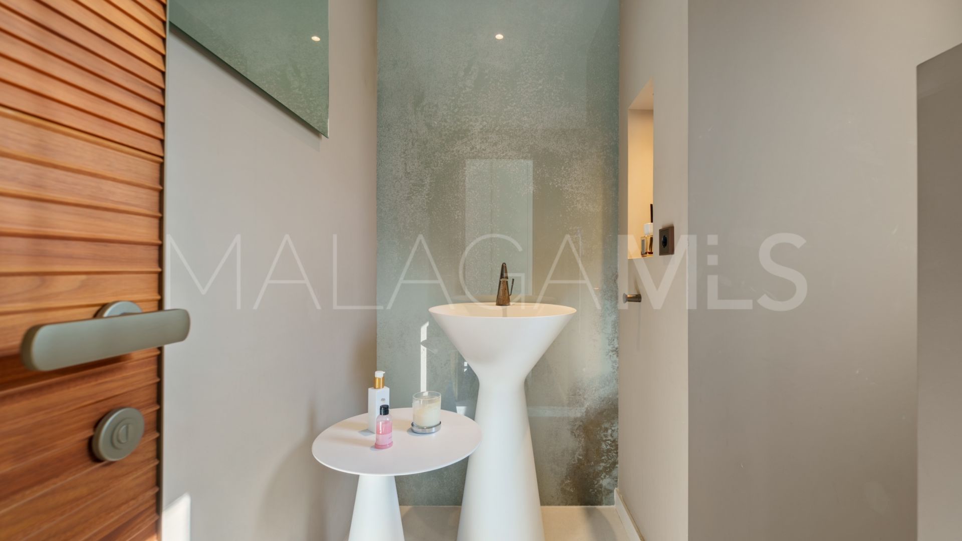 Villa for sale in Puerto del Almendro