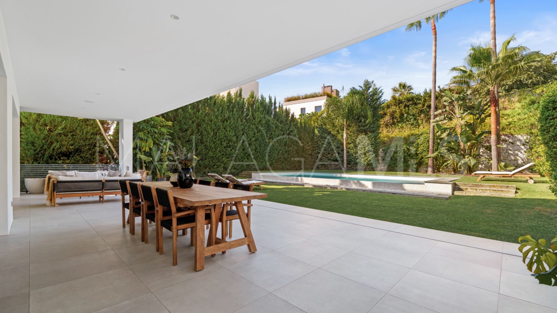 Villa for sale in Nueva Andalucia