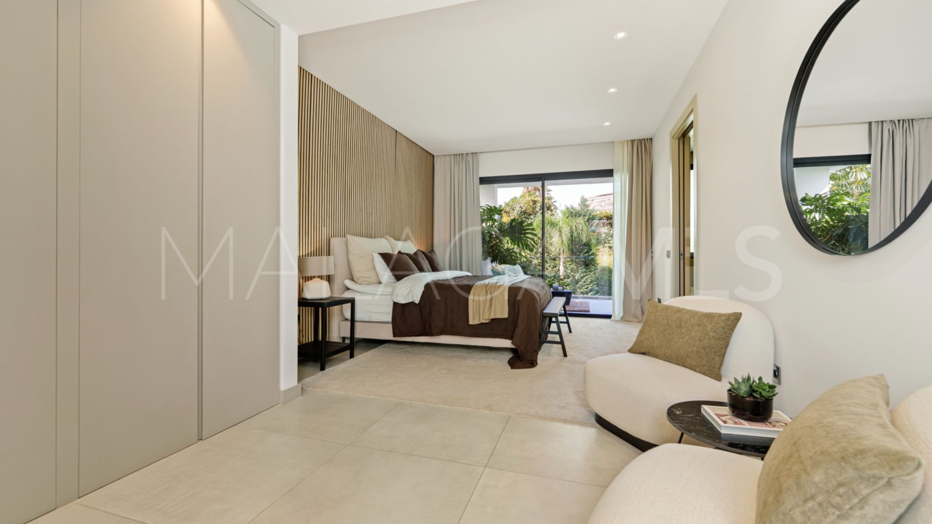 Villa for sale in Nueva Andalucia