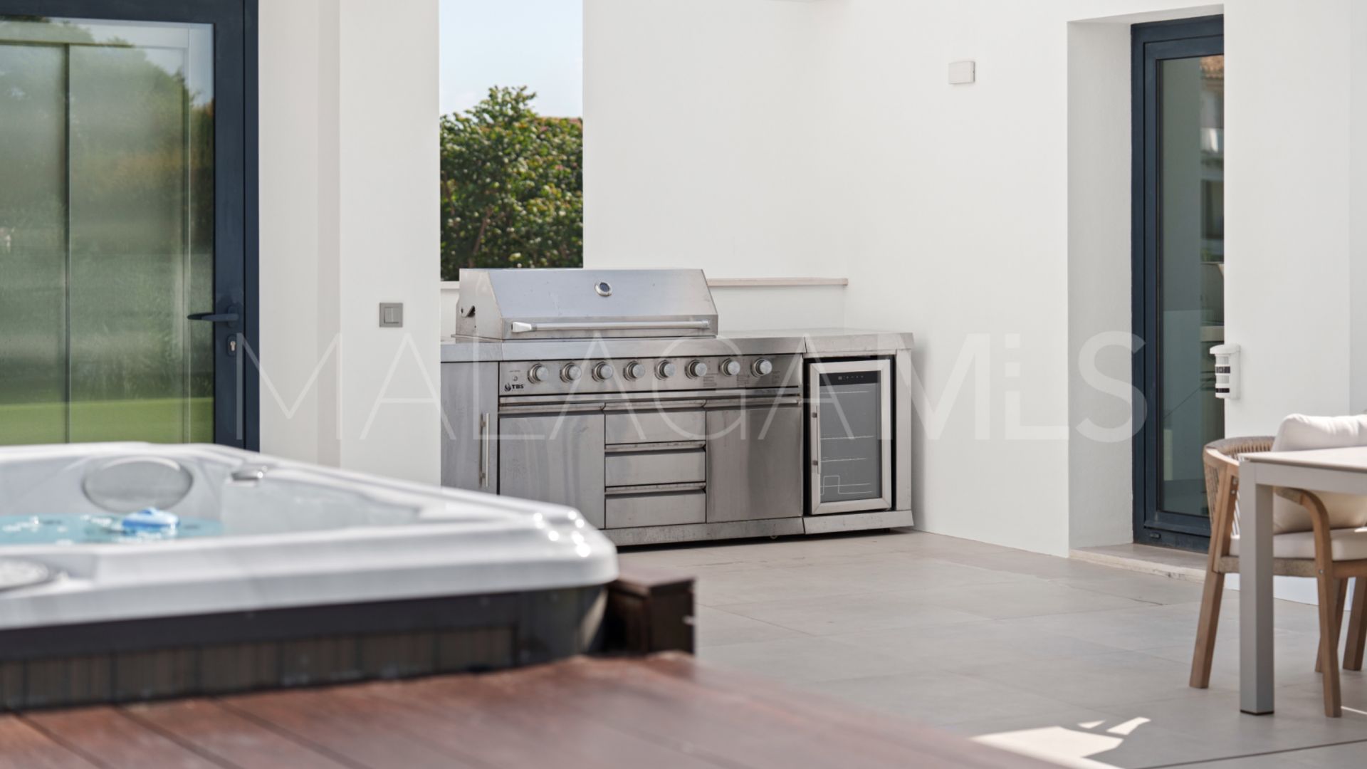 Villa for sale in Nueva Andalucia