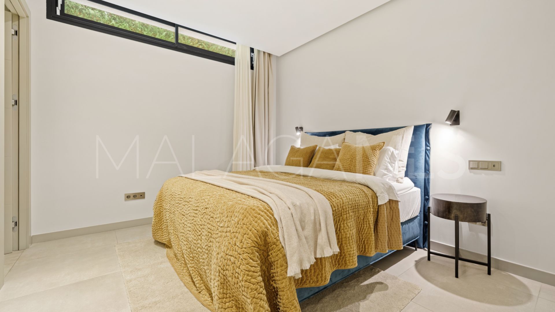 Villa for sale in Nueva Andalucia