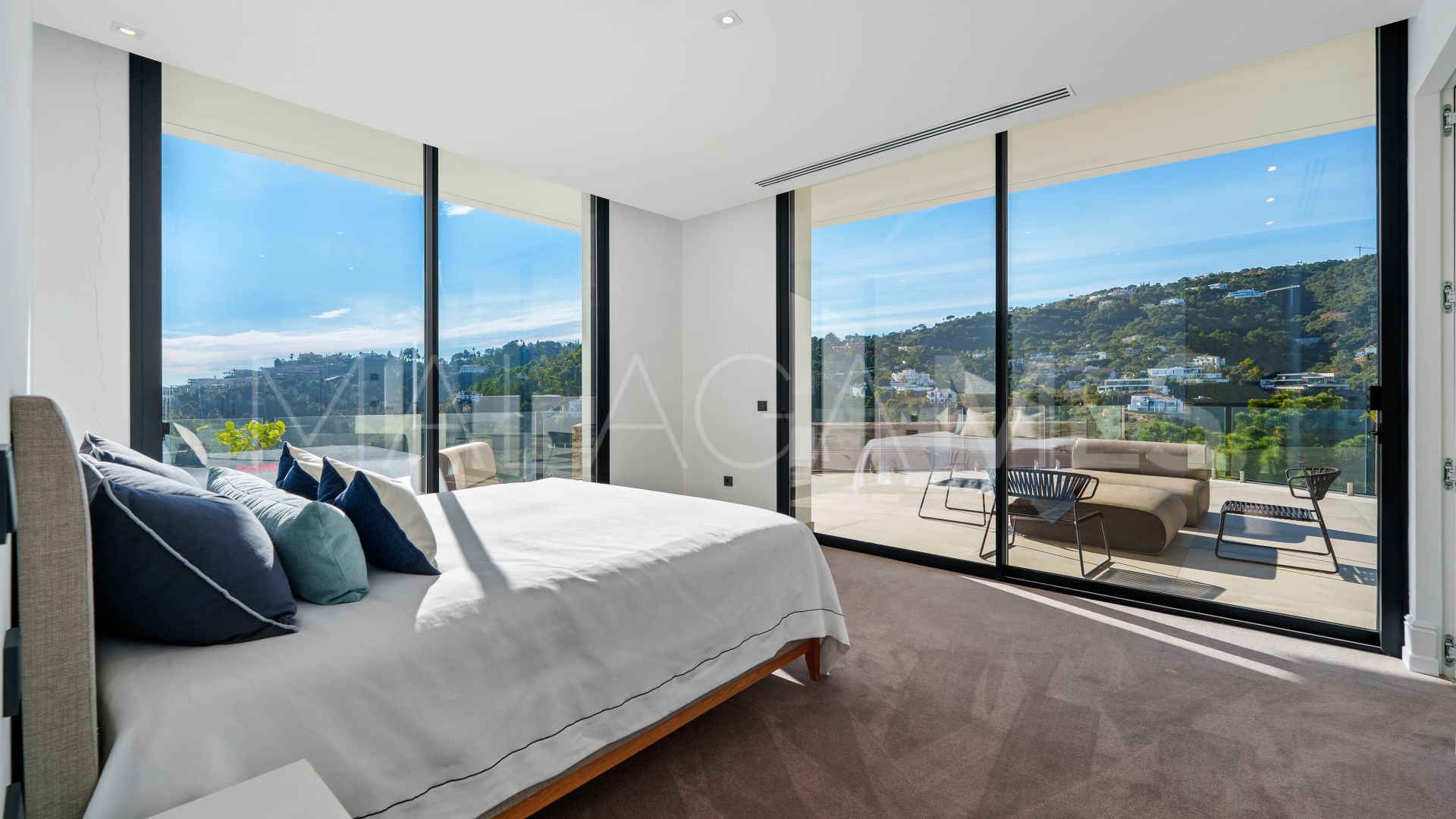 For sale El Madroñal villa