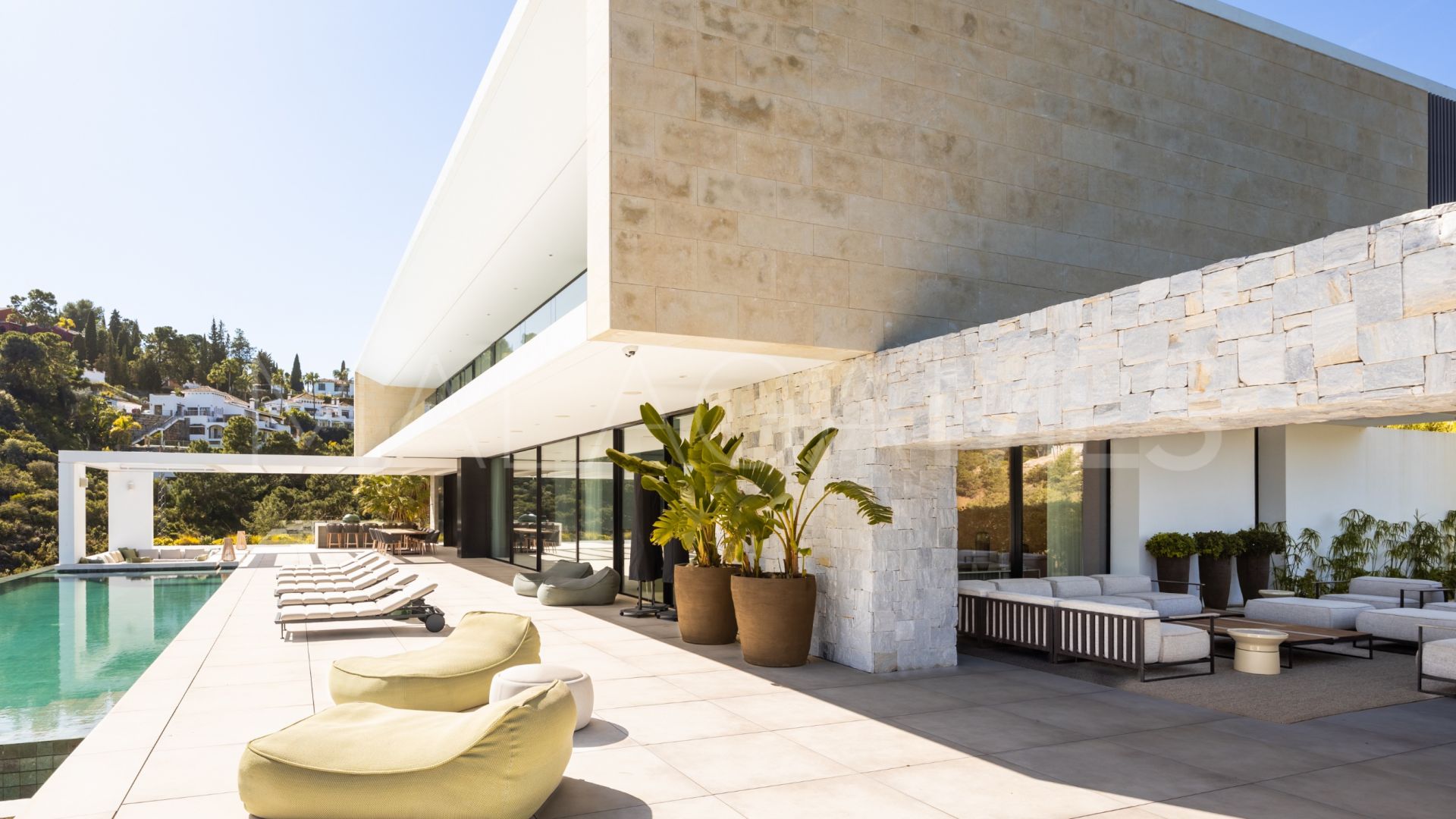 For sale El Madroñal villa with 7 bedrooms