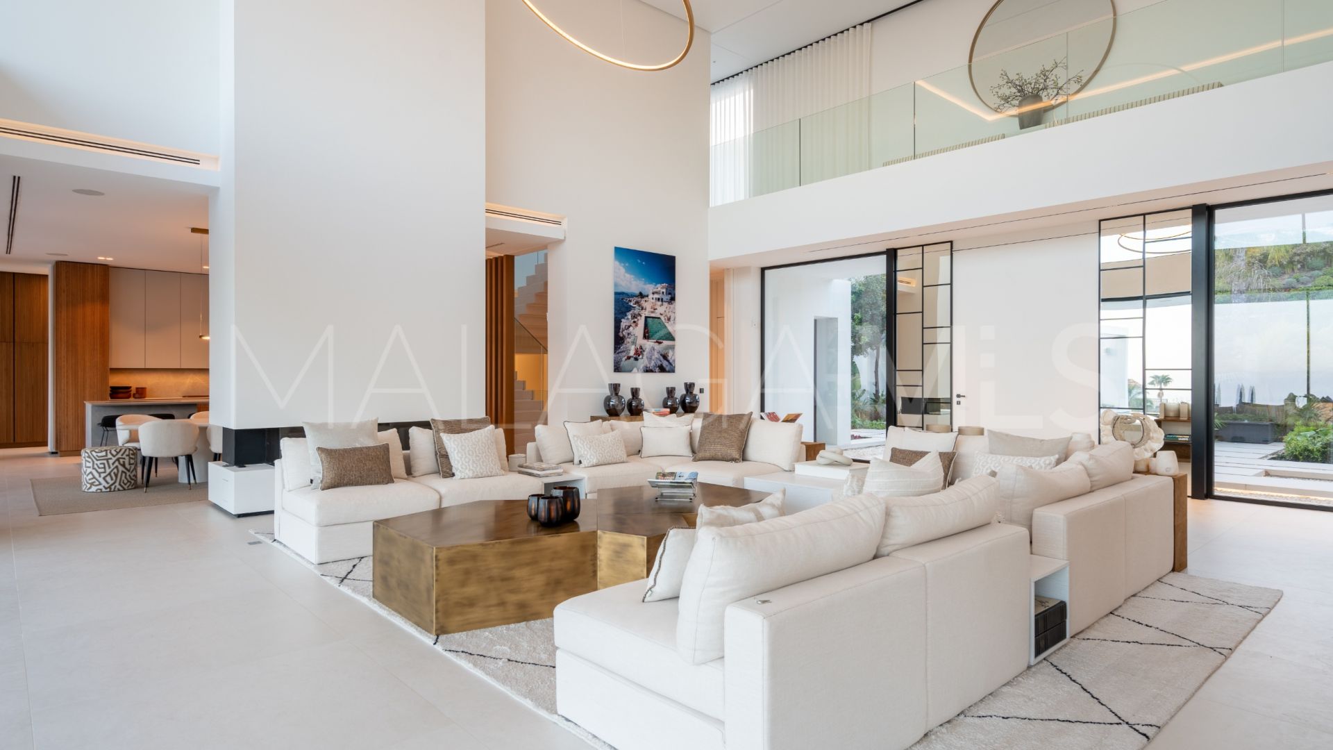 For sale El Madroñal villa with 7 bedrooms