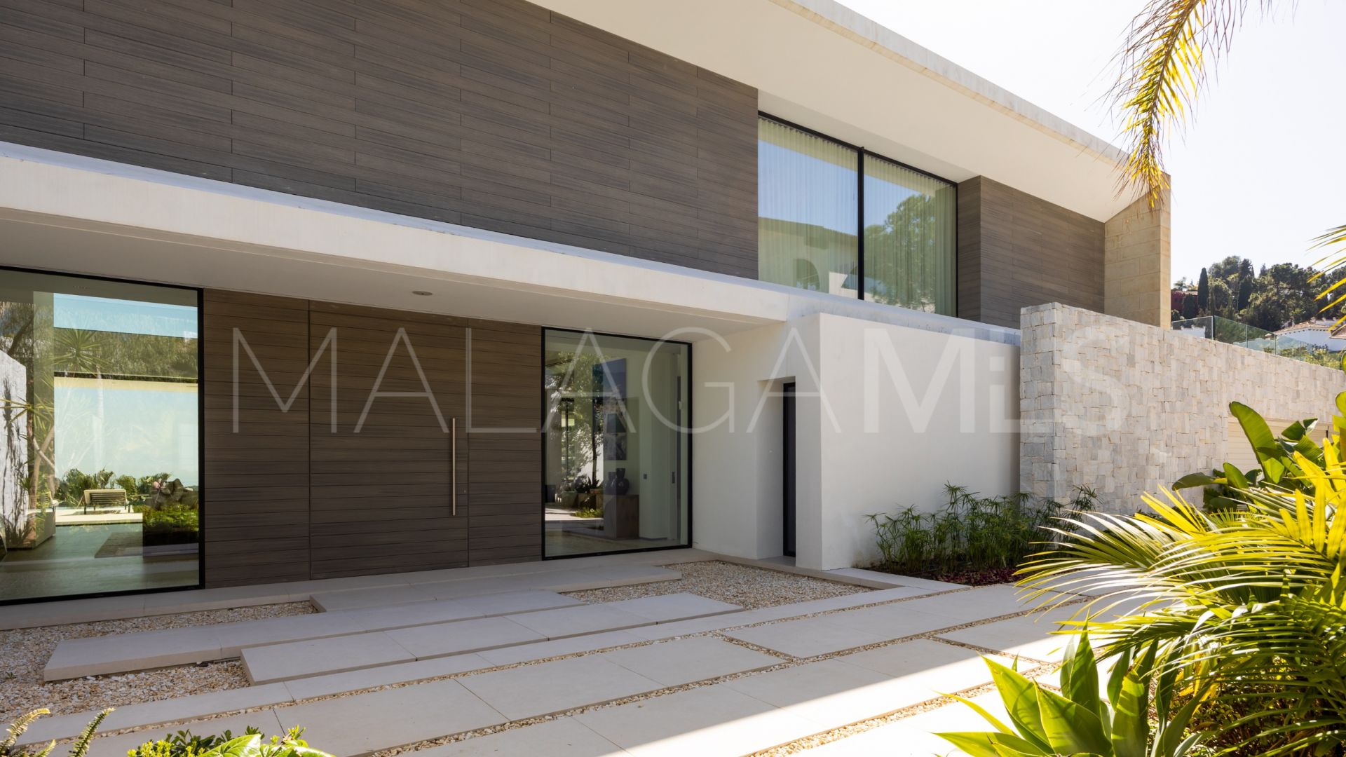 For sale El Madroñal villa with 7 bedrooms
