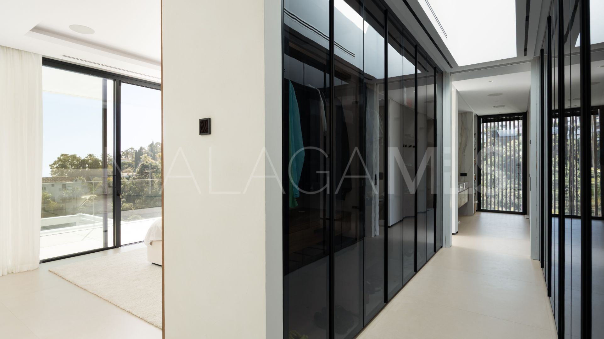 For sale El Madroñal villa with 7 bedrooms