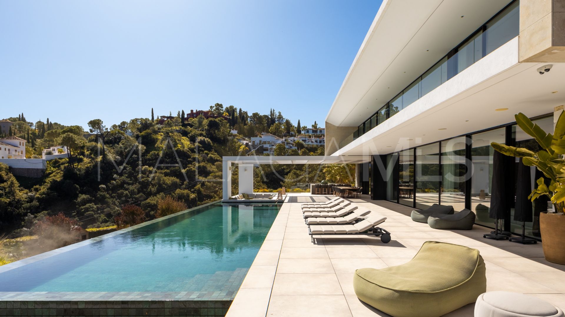 For sale El Madroñal villa with 7 bedrooms