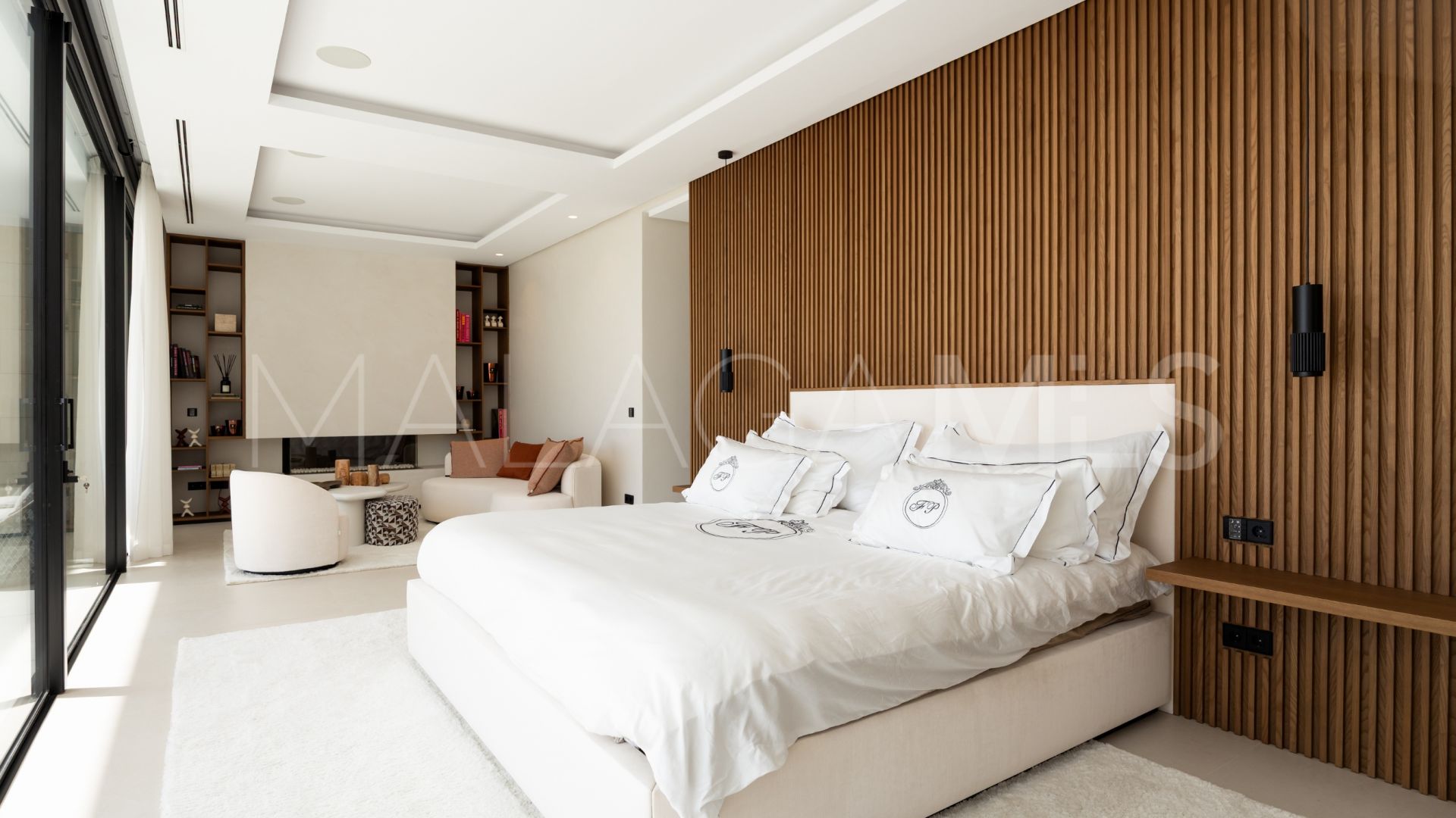 For sale El Madroñal villa with 7 bedrooms