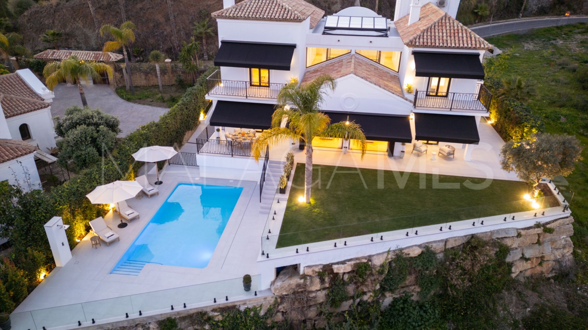 Buy villa with 5 bedrooms in Monte Halcones