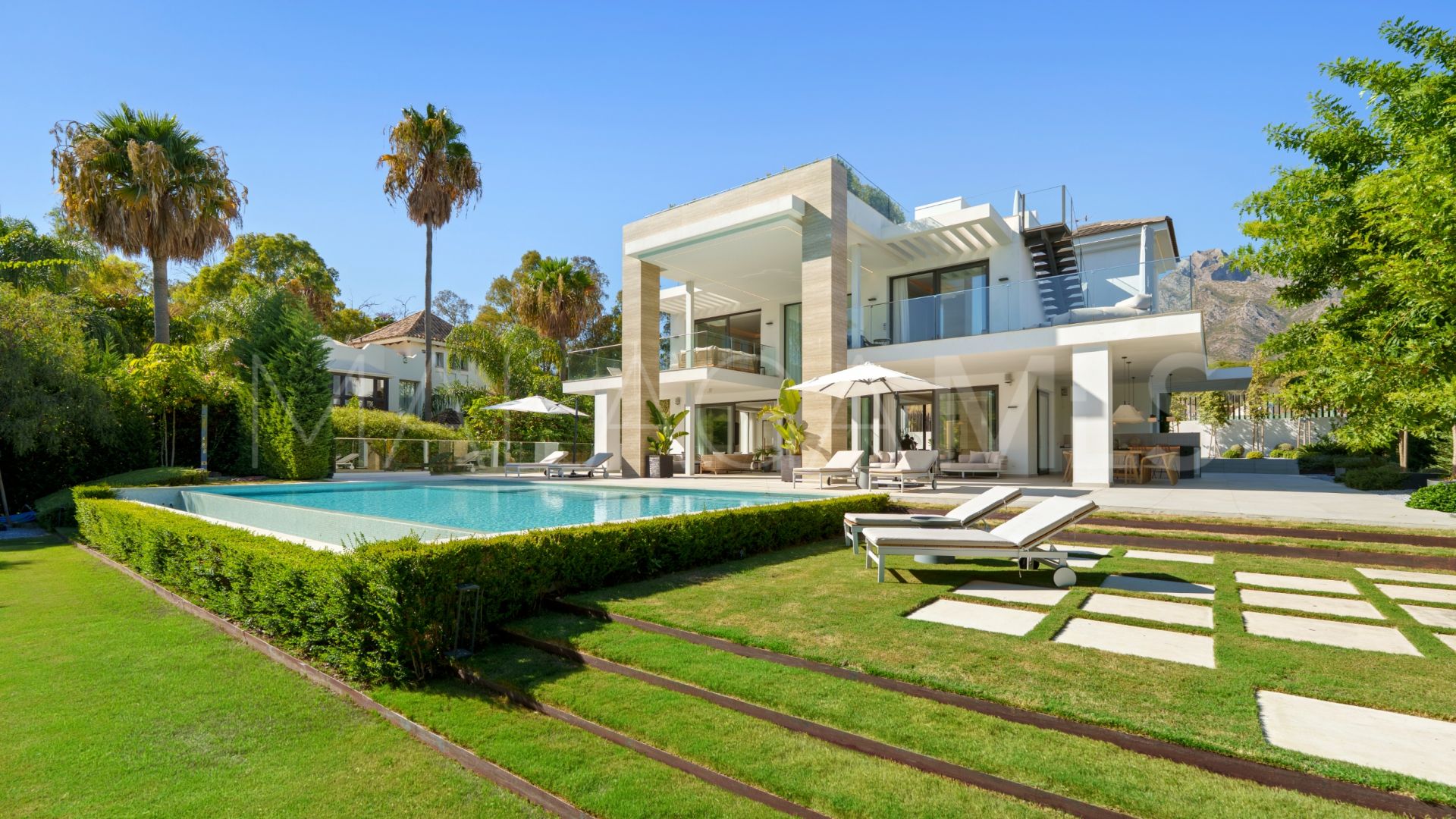 Villa for sale in Altos de Puente Romano