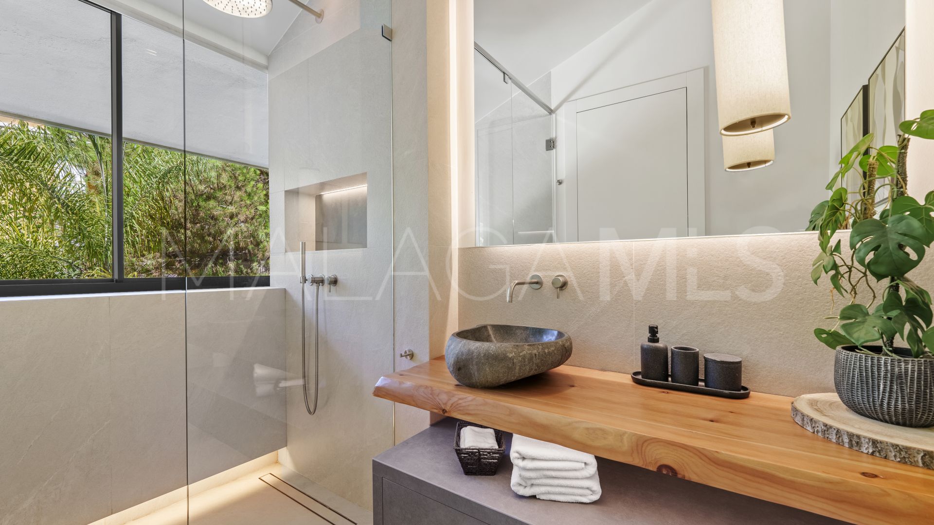 For sale 5 bedrooms villa in Las Chapas