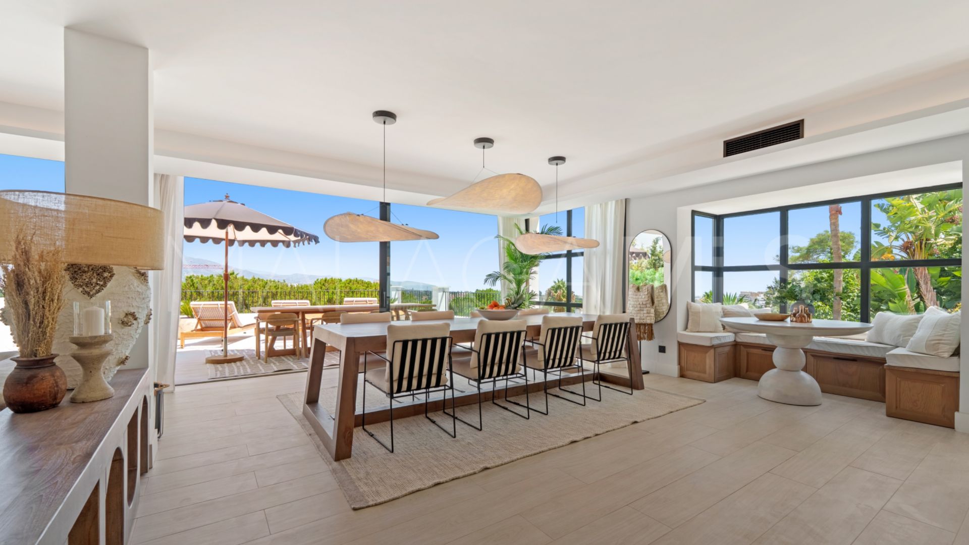 Villa for sale in Nueva Andalucia