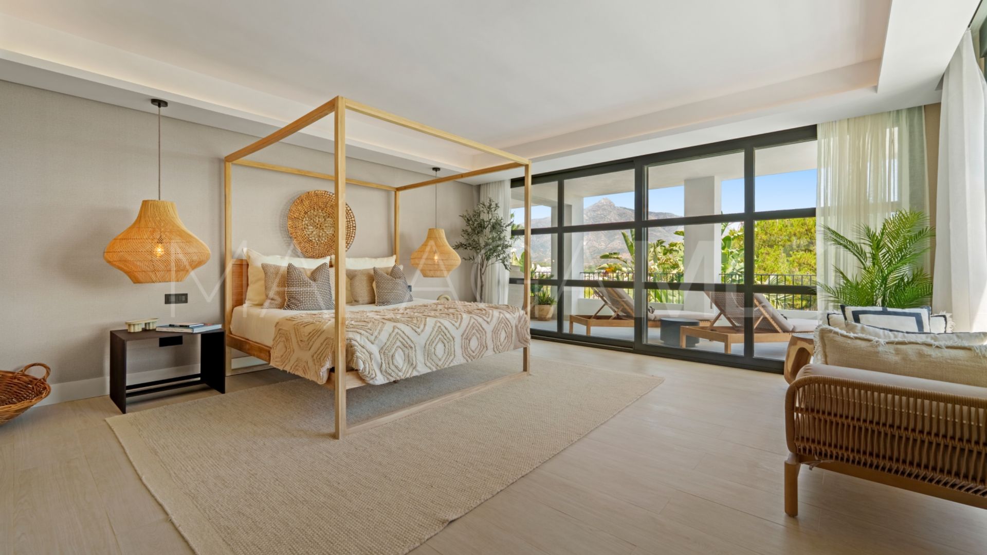 Villa for sale in Nueva Andalucia