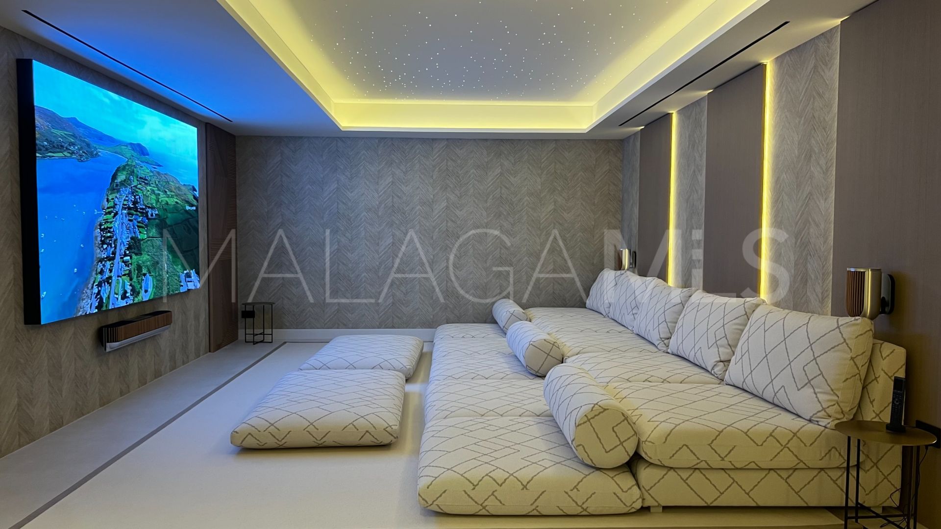 Lomas del Virrey, villa a la venta