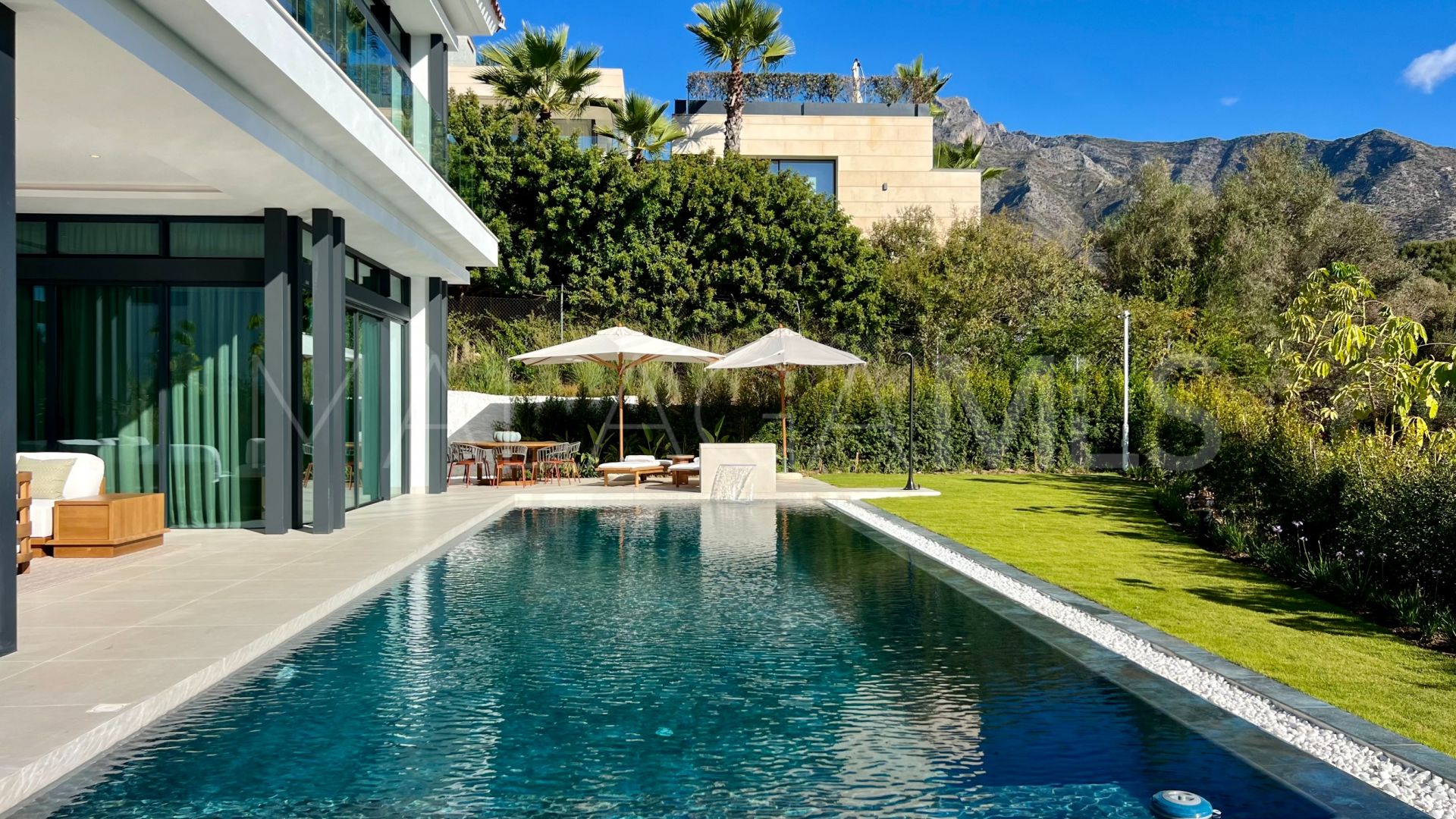 Lomas del Virrey, villa a la venta