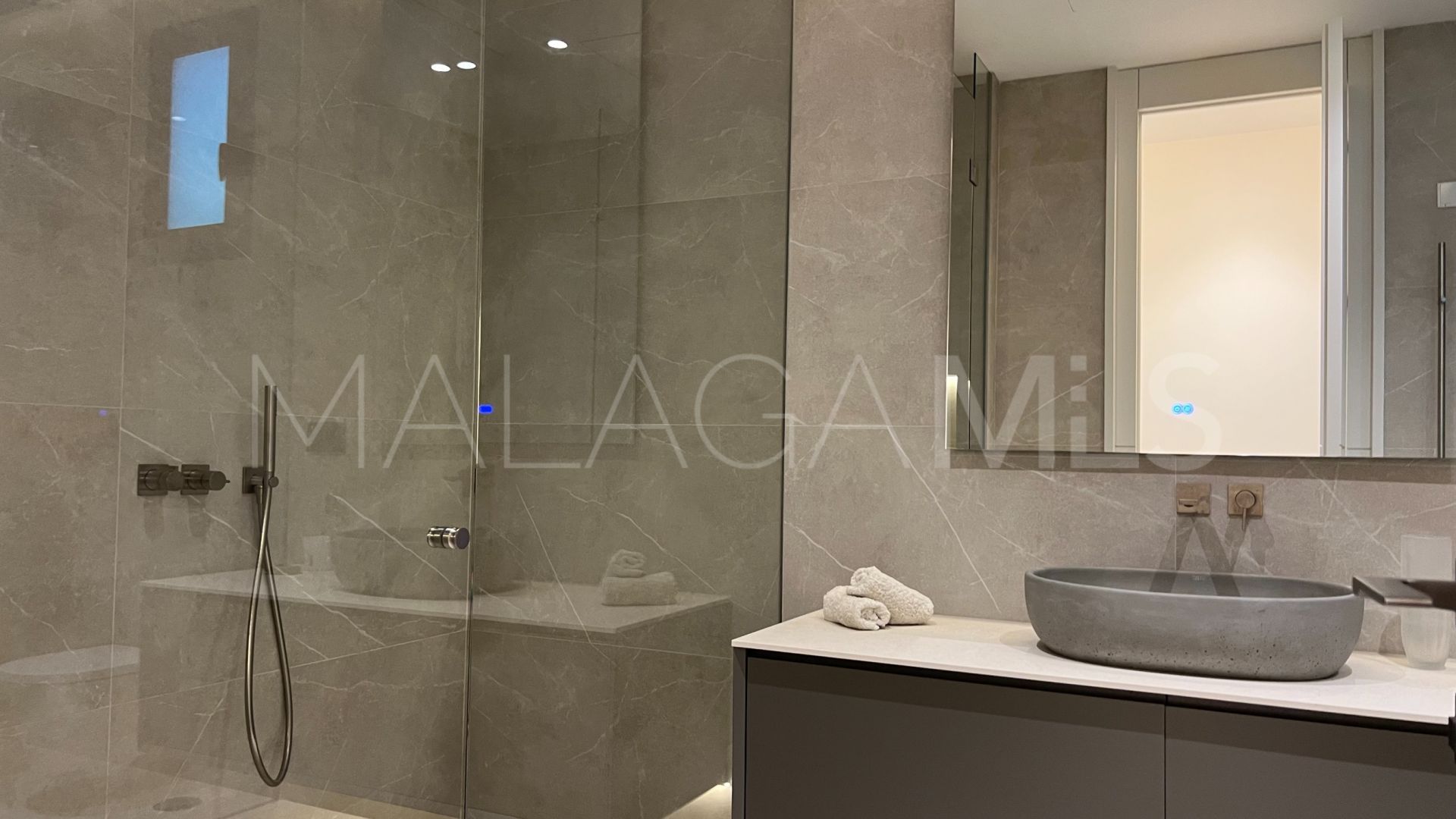 Lomas del Virrey, villa a la venta