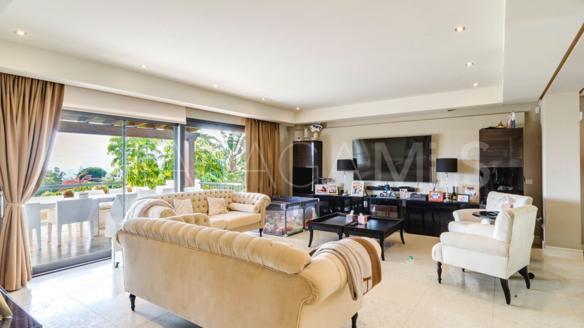 Villa for sale with 5 bedrooms in Lomas de Magna Marbella