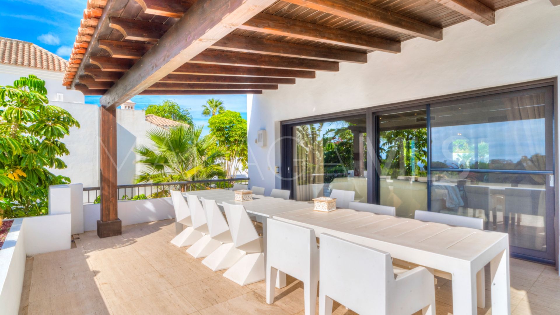 Villa for sale with 5 bedrooms in Lomas de Magna Marbella