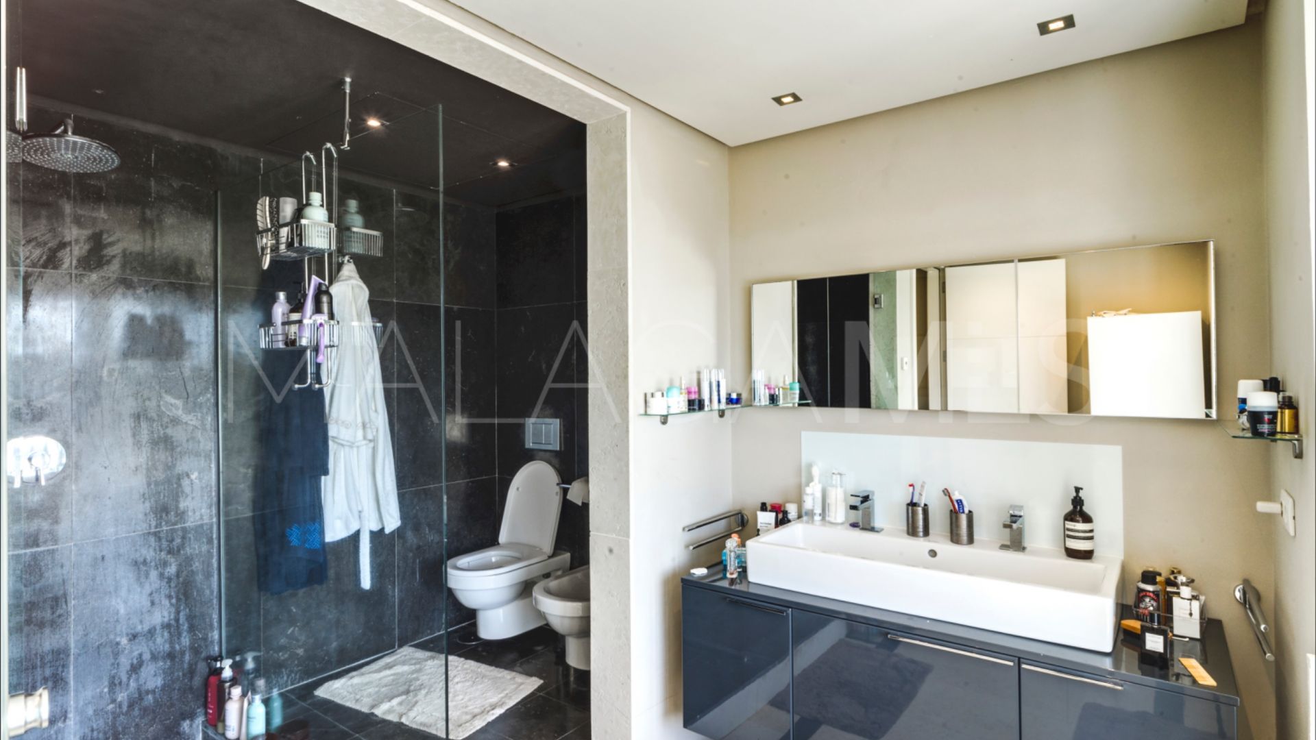 Villa for sale with 5 bedrooms in Lomas de Magna Marbella