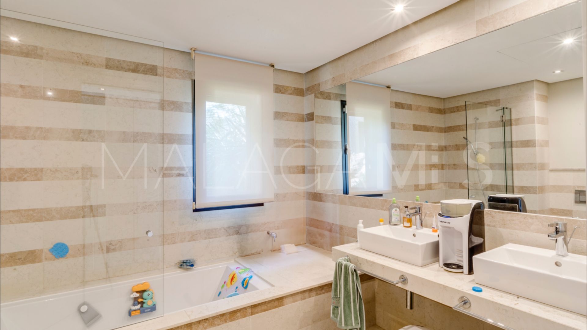 Villa for sale with 5 bedrooms in Lomas de Magna Marbella