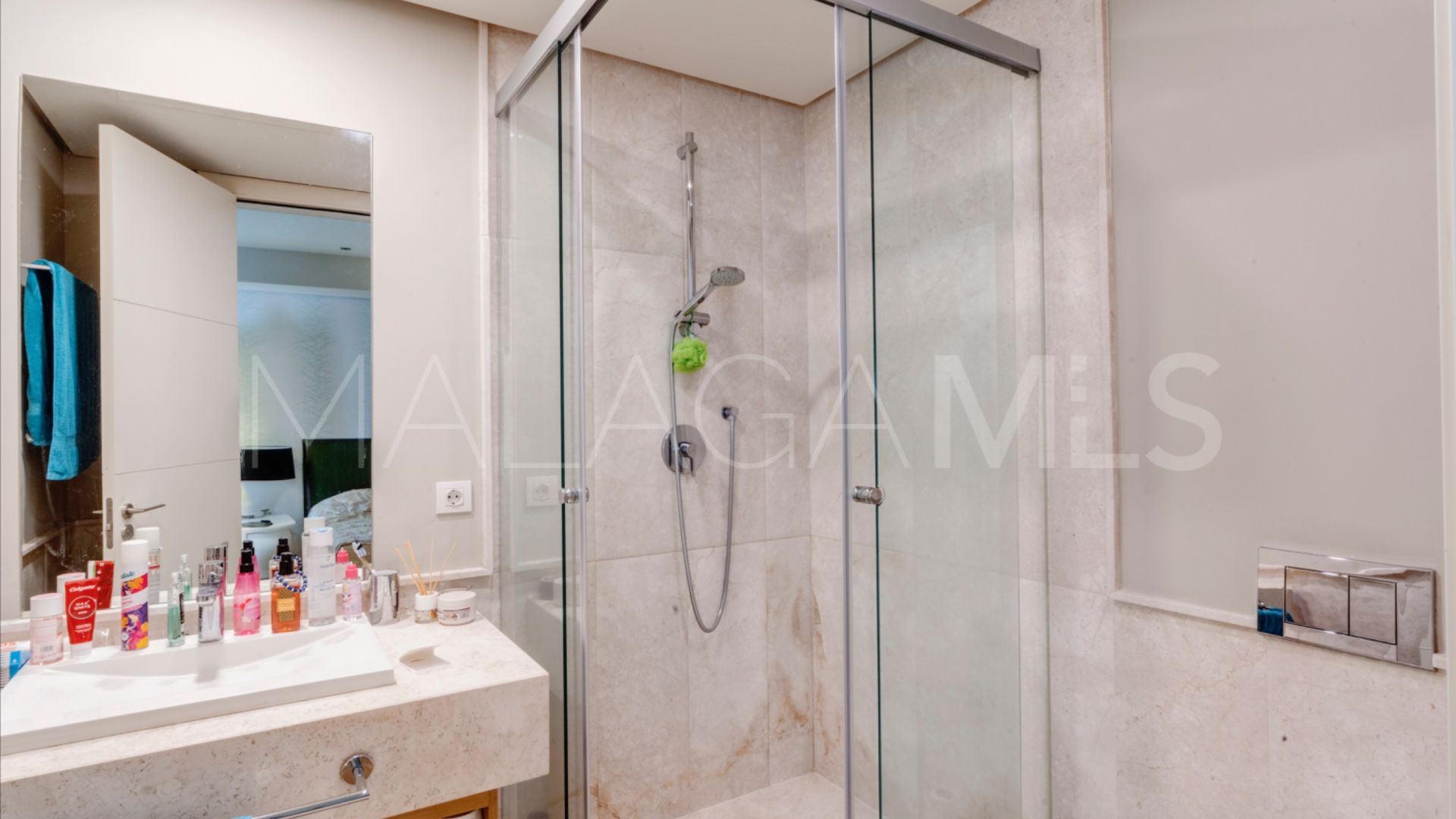 Villa for sale with 5 bedrooms in Lomas de Magna Marbella