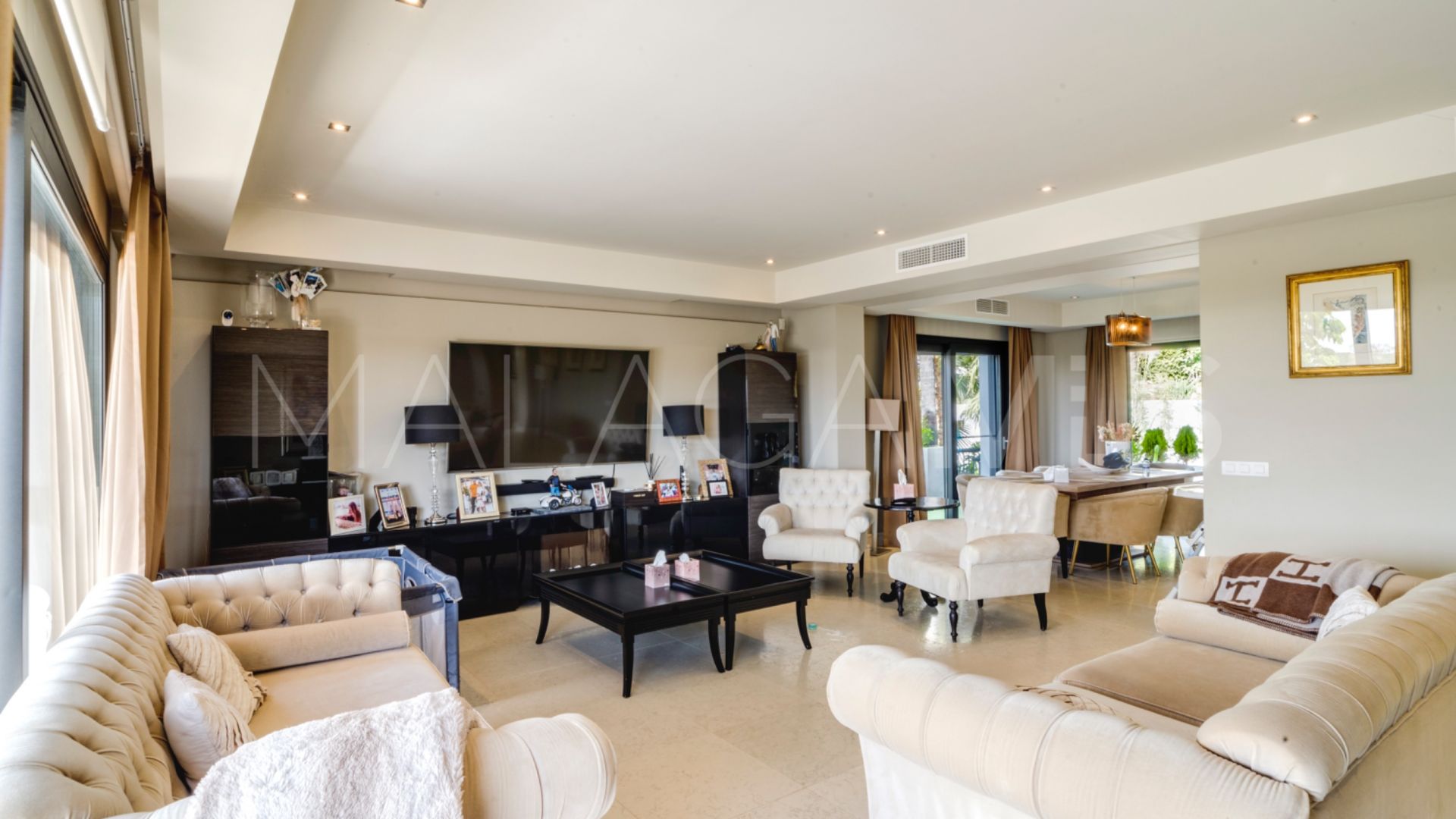 Villa for sale with 5 bedrooms in Lomas de Magna Marbella