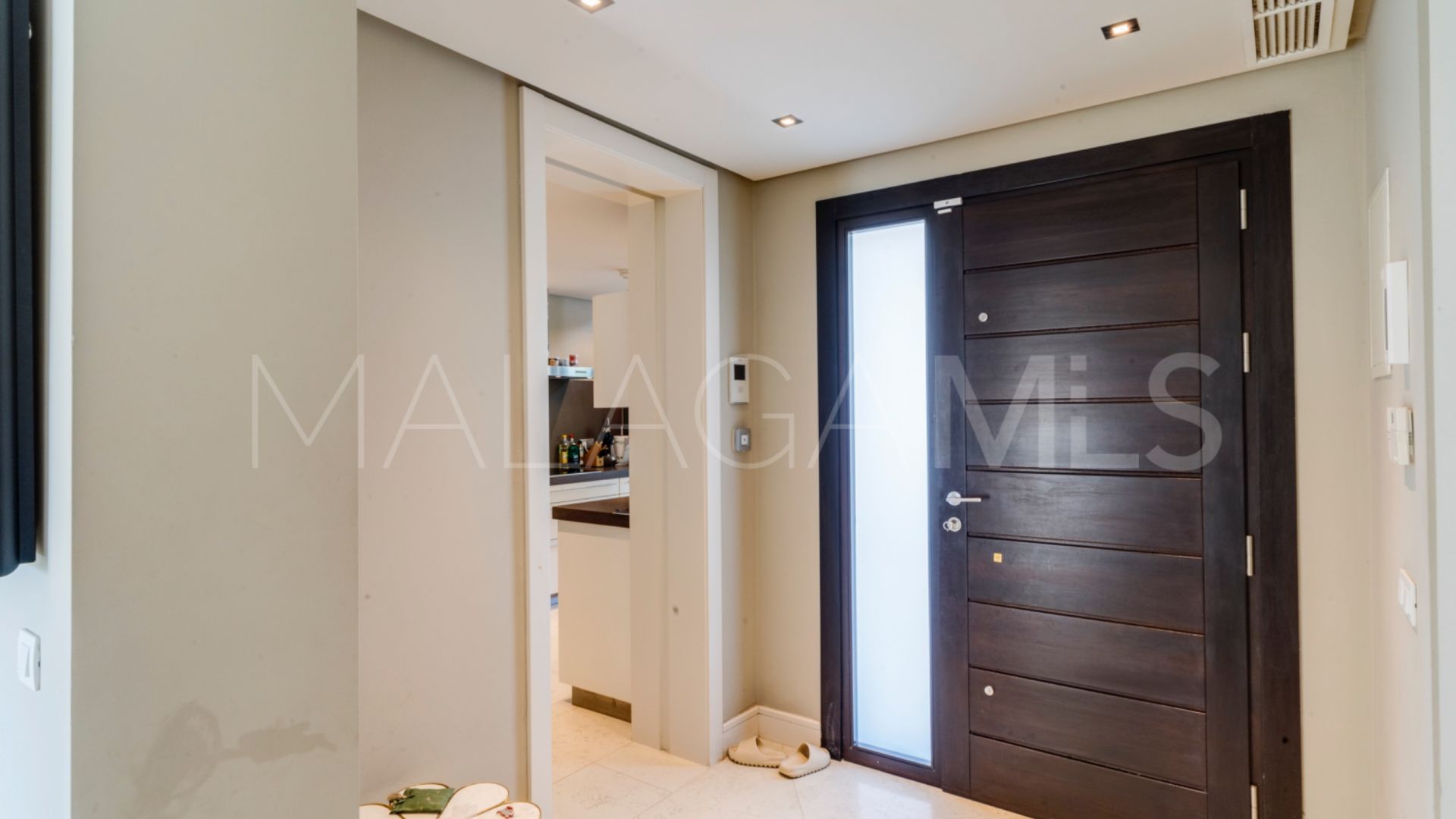 Villa for sale with 5 bedrooms in Lomas de Magna Marbella