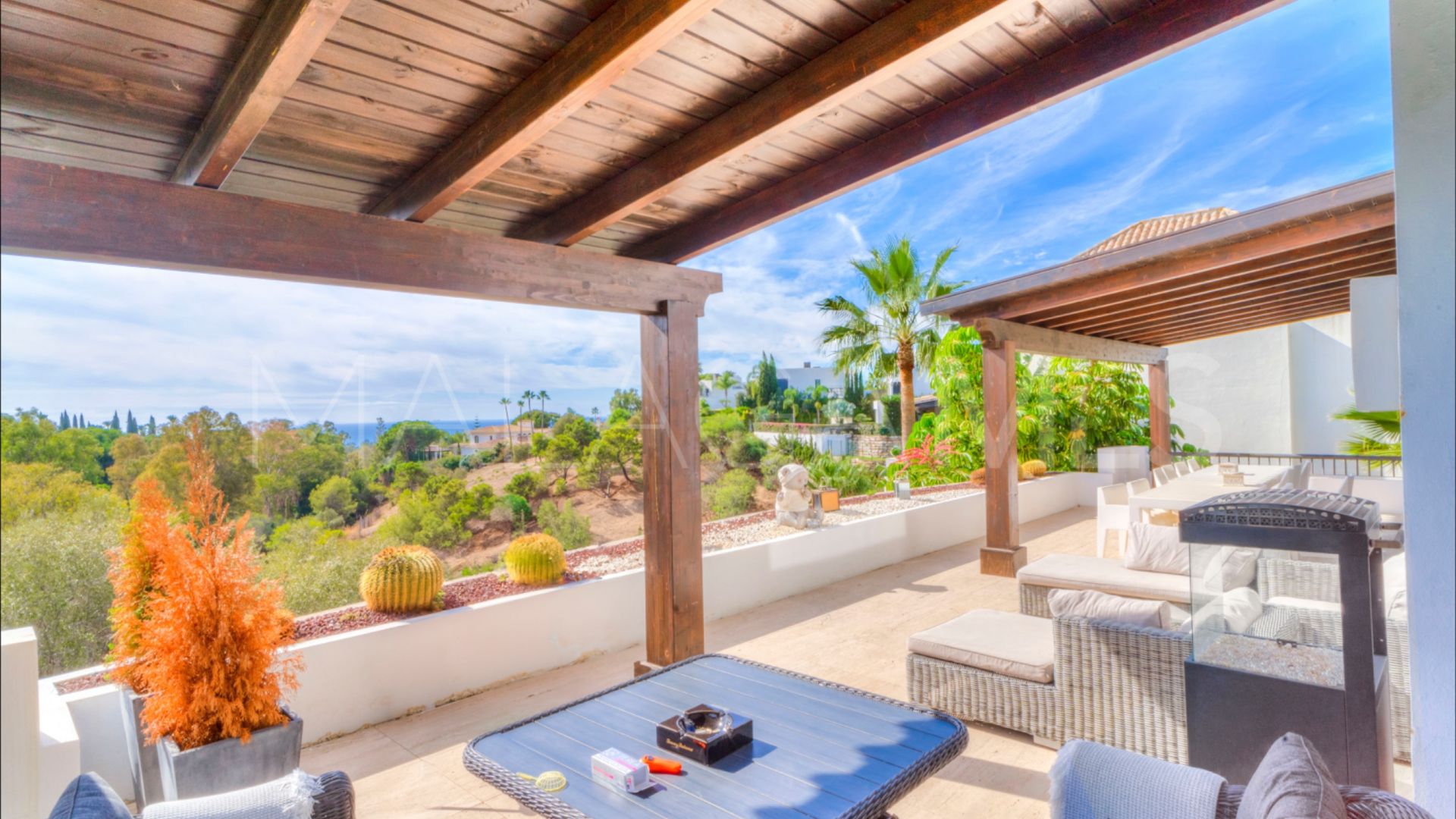 Villa for sale with 5 bedrooms in Lomas de Magna Marbella