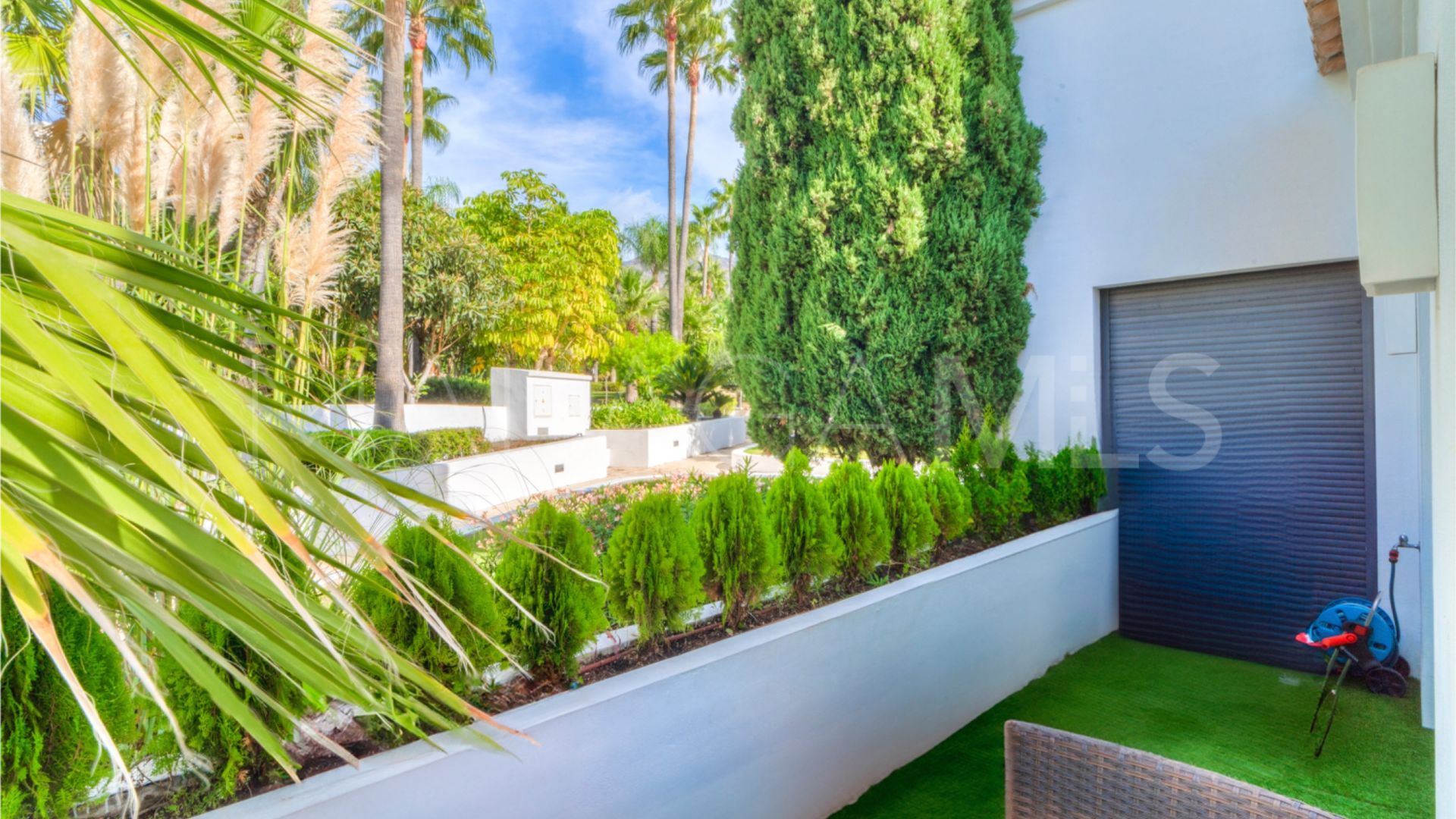 Villa for sale with 5 bedrooms in Lomas de Magna Marbella