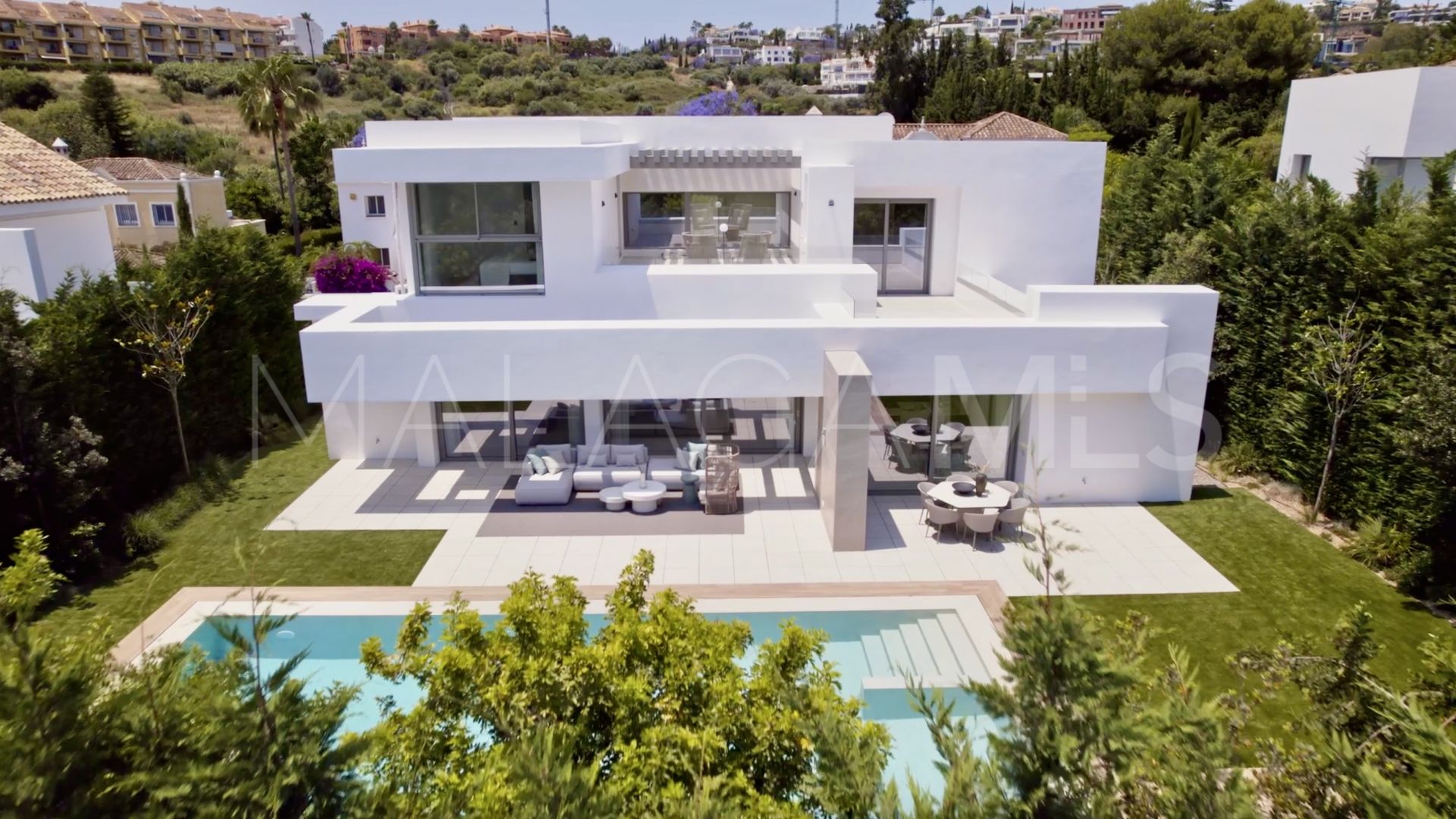 El Paraiso 5 bedrooms villa for sale