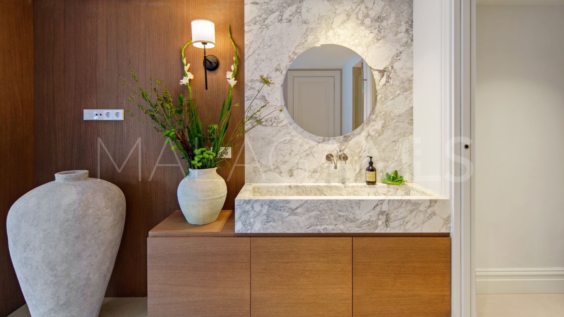Villa for sale in Nueva Andalucia with 4 bedrooms