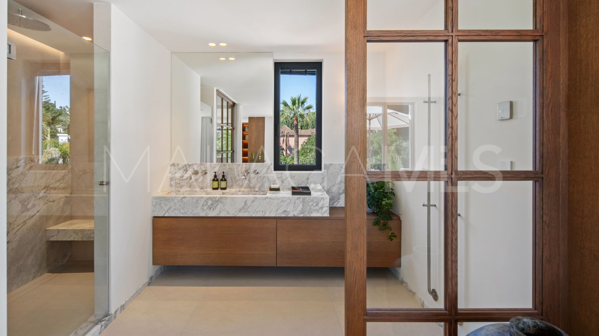 Villa for sale in Nueva Andalucia with 4 bedrooms