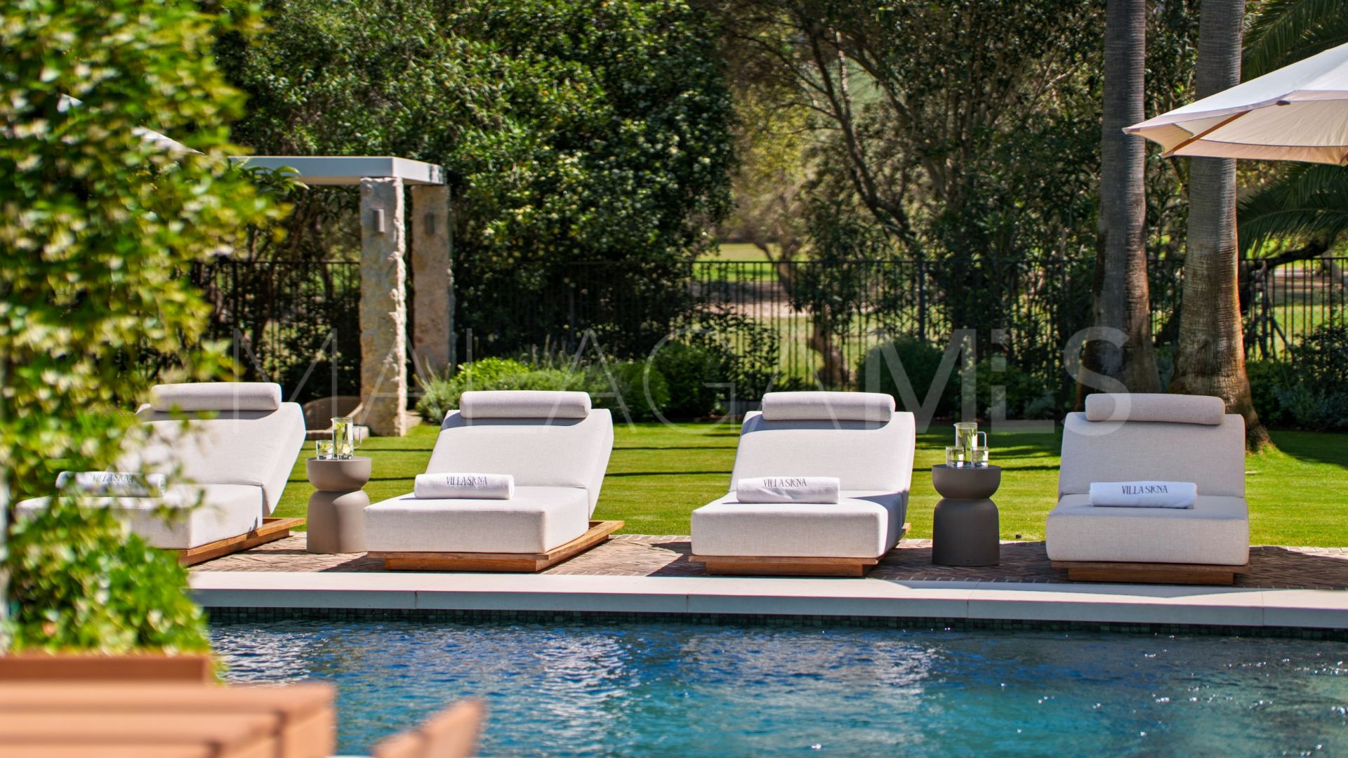 Villa for sale in Nueva Andalucia with 4 bedrooms