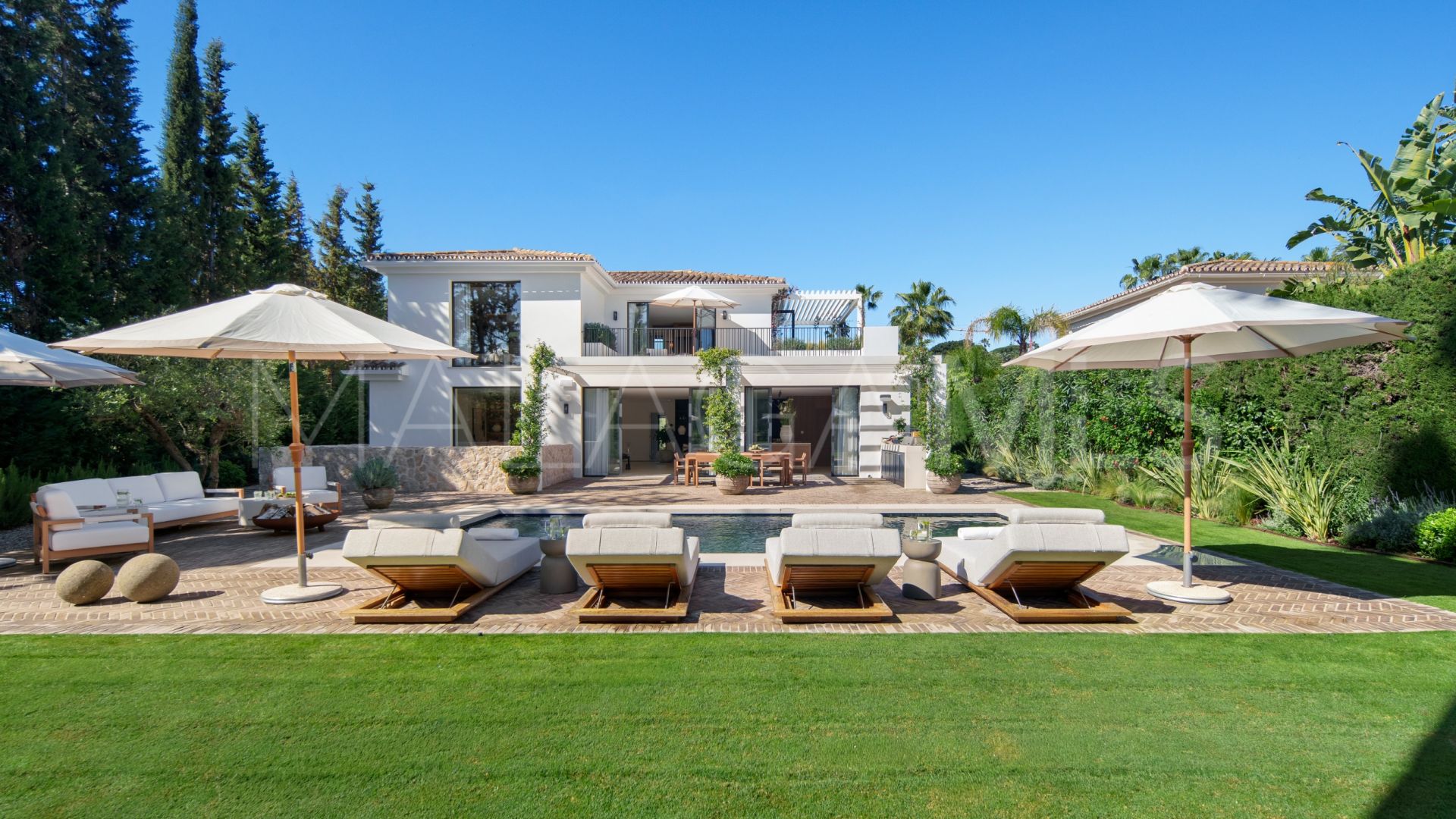 Villa for sale in Nueva Andalucia with 4 bedrooms