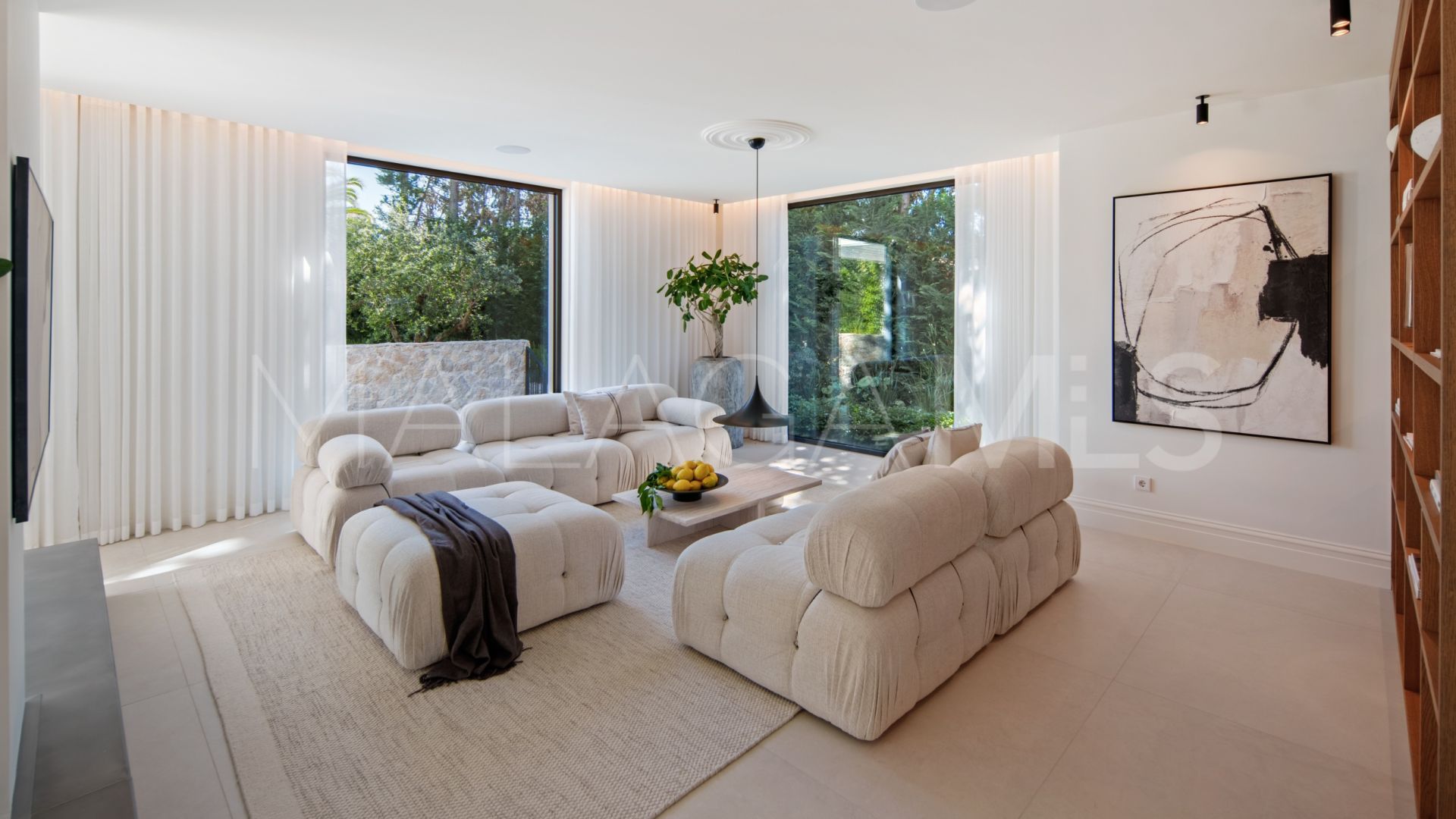 Villa for sale in Nueva Andalucia with 4 bedrooms