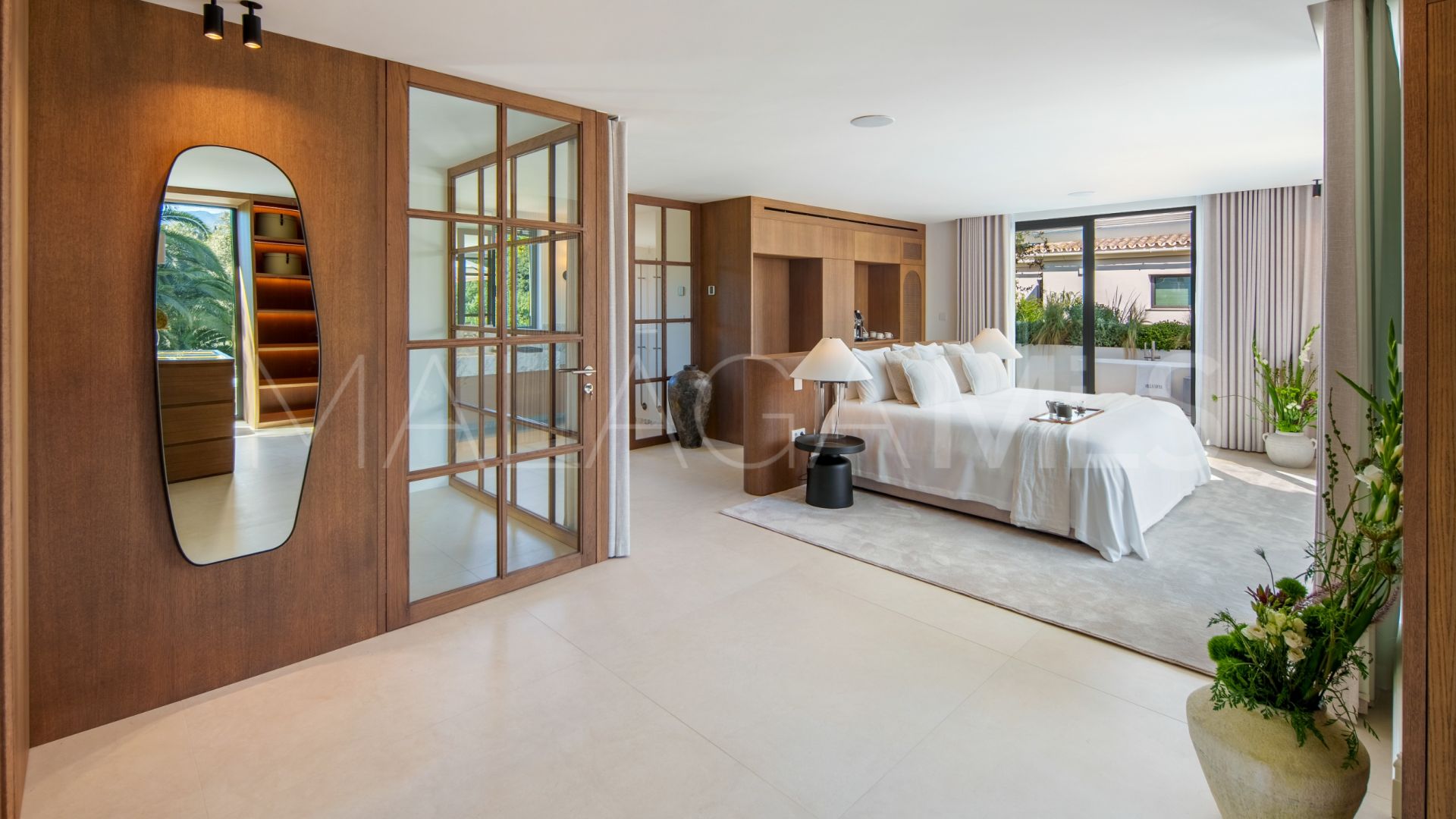 Villa for sale in Nueva Andalucia with 4 bedrooms