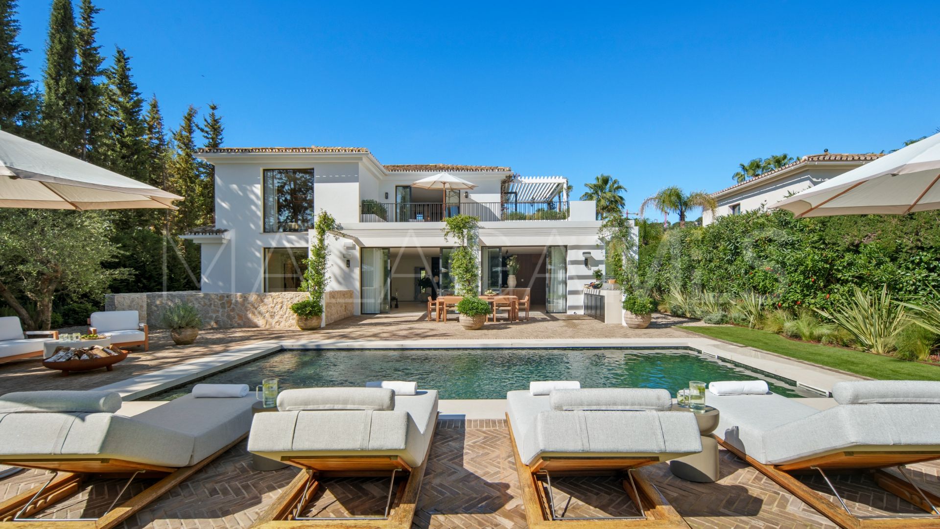 Villa for sale in Nueva Andalucia with 4 bedrooms